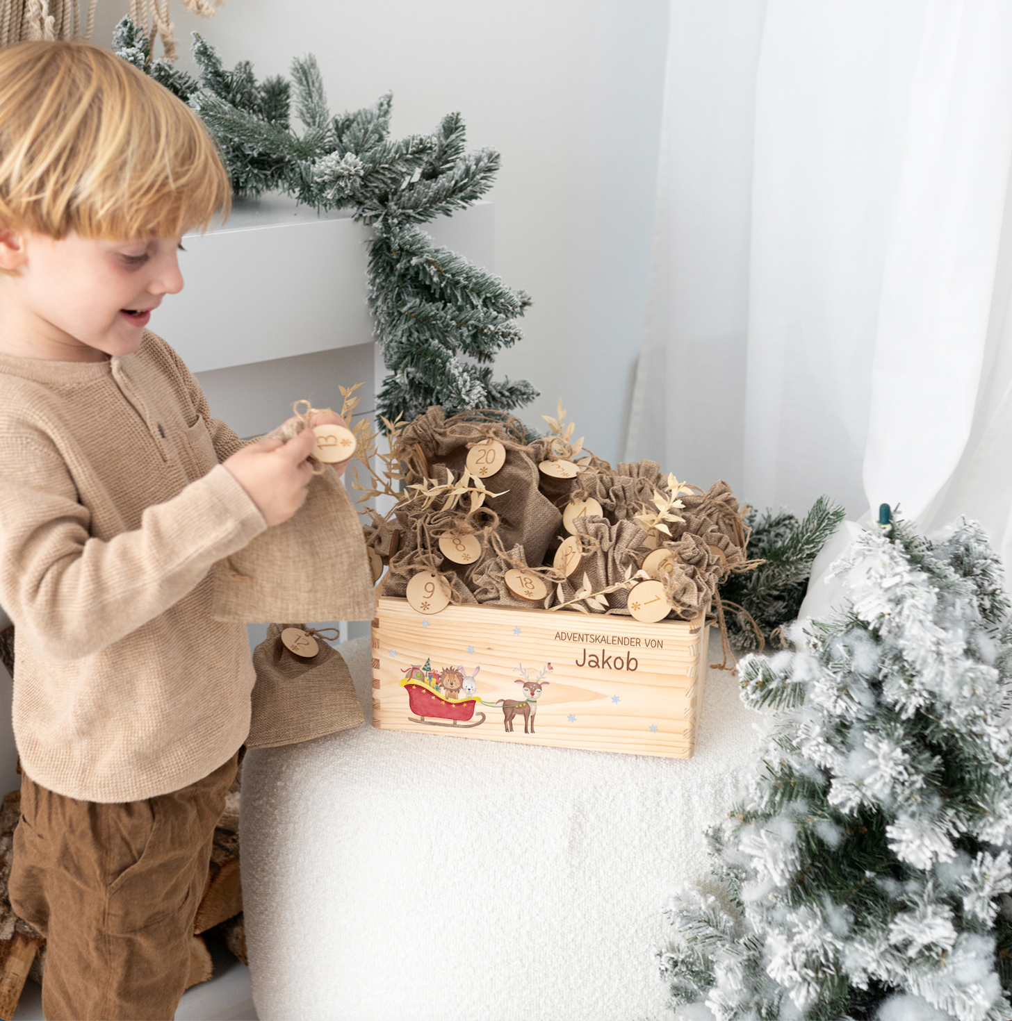 Adventskiste "Weihnachtsschlitten bunt" personalisiert