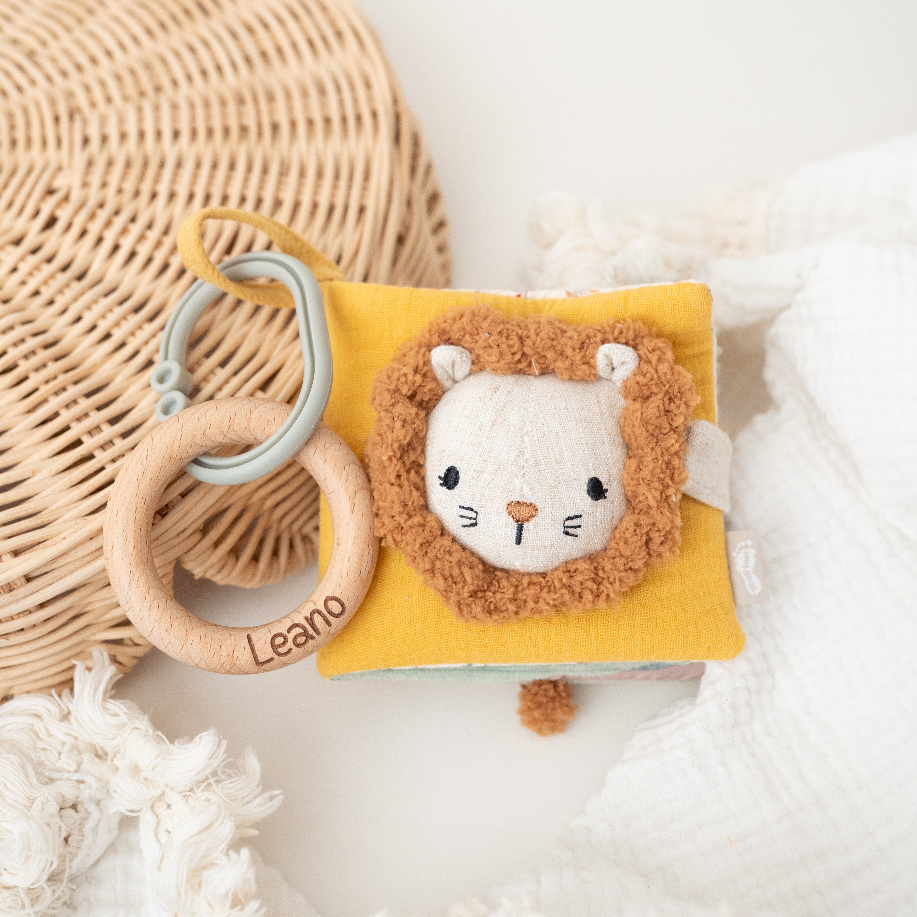 SMALL FOOT Stoffbuch Löwe personalisierbar