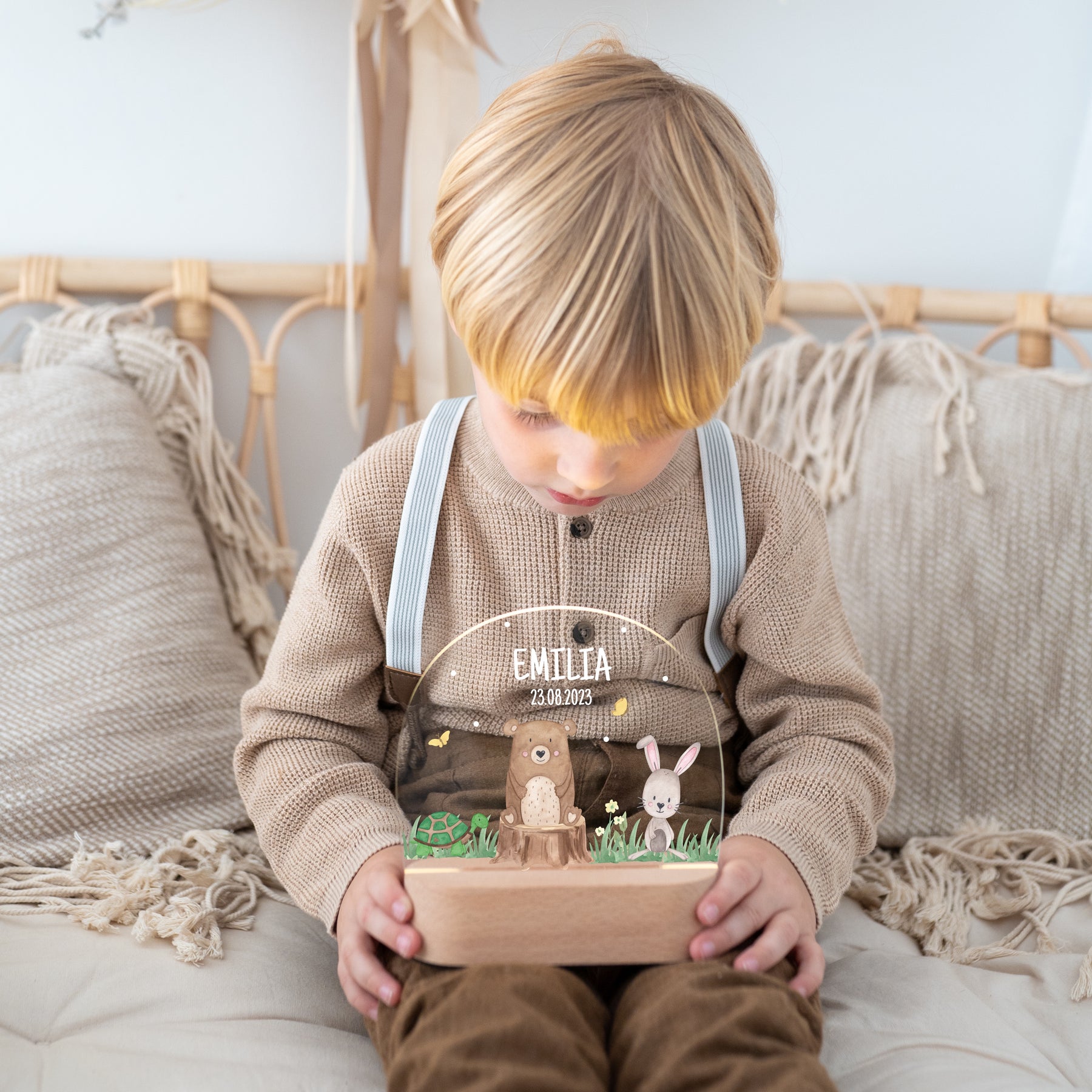 LED Nachtlicht Kinder personalisiert - Bär auf Baumstamm Aquarell