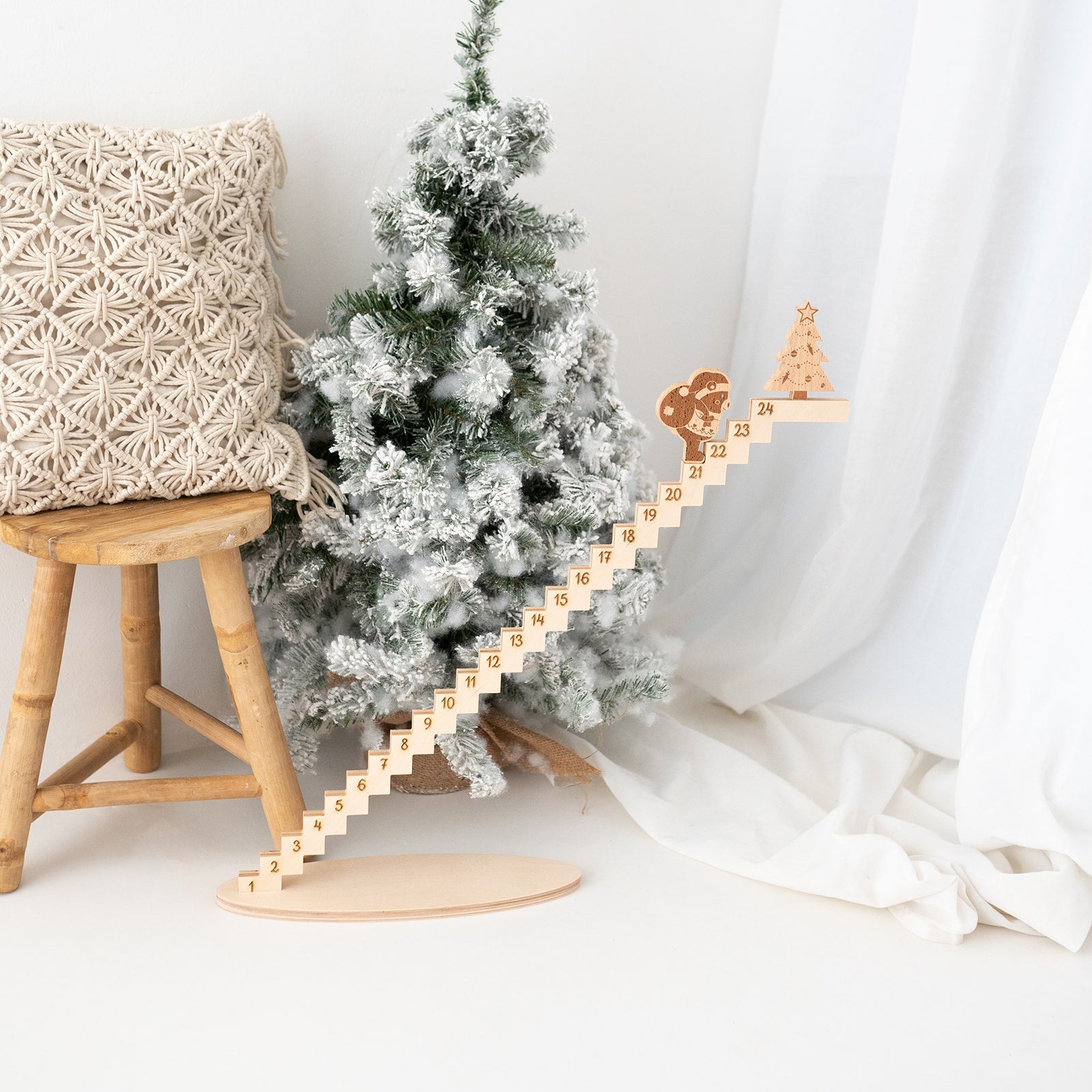 Adventskalender aus Holz "Treppe mit WeihnachtsbÀr" - wunderwunsch