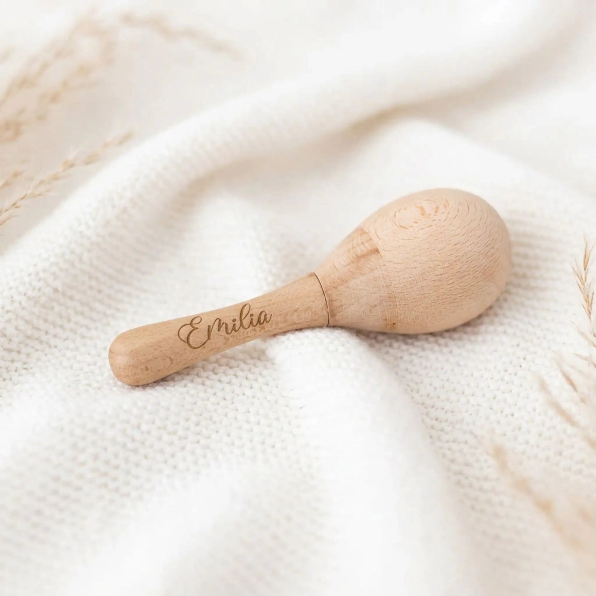 Baby Maracas Stabrassel aus Holz personalisierbar - wunderwunsch