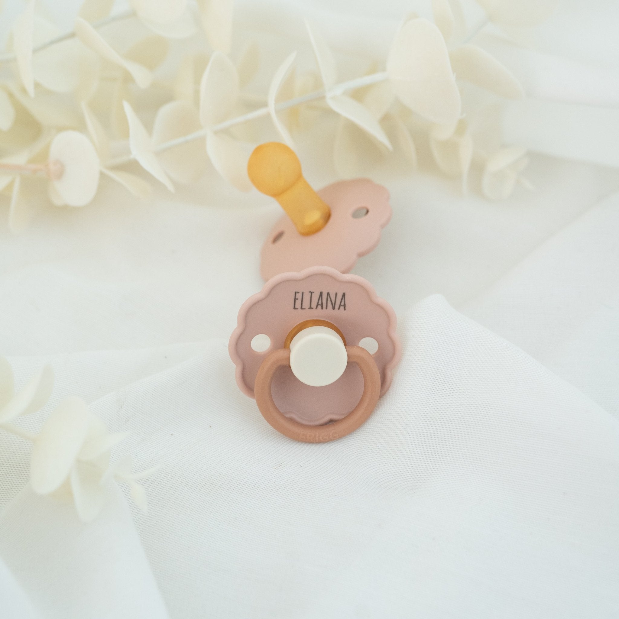 FRIGG Schnuller "Blume" personalisierbar - wunderwunsch