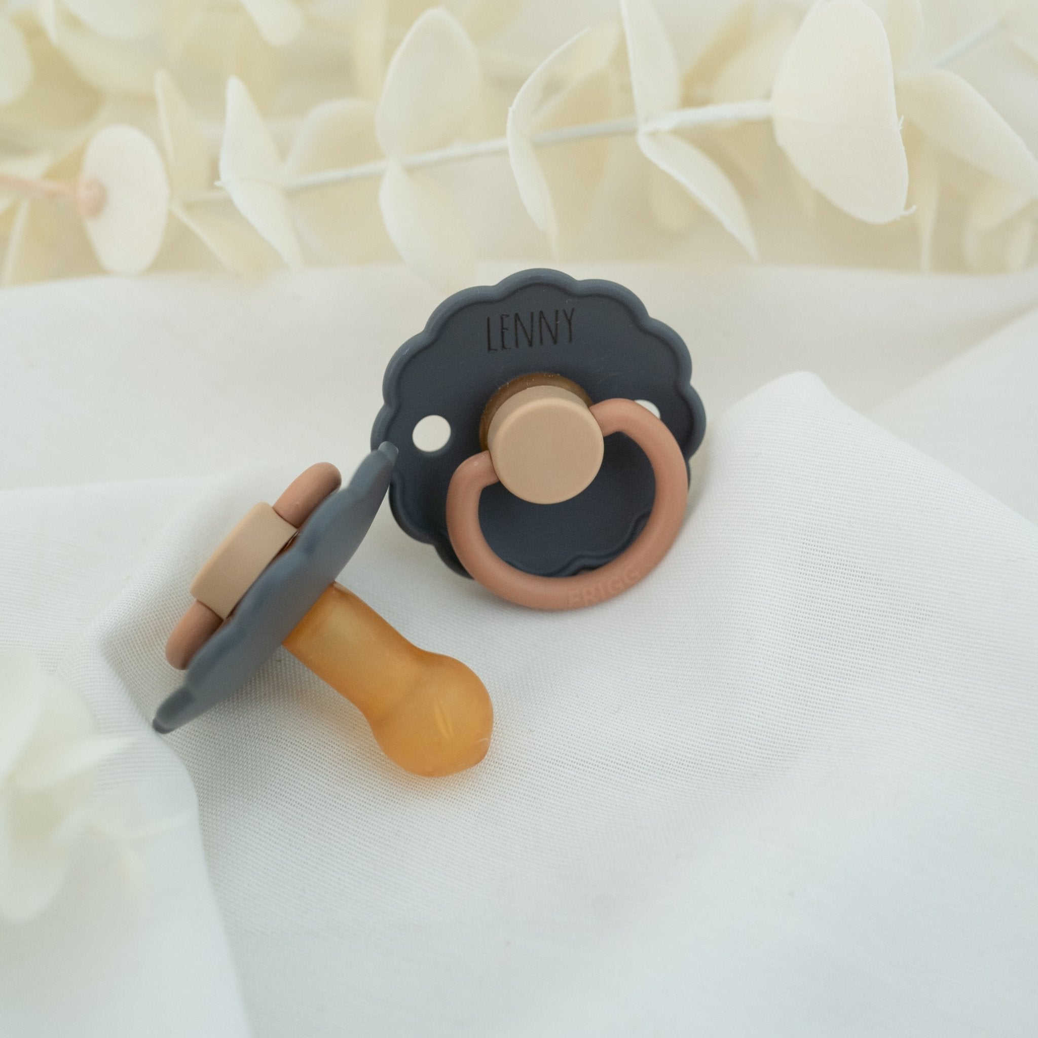 FRIGG Schnuller "Blume" personalisierbar - wunderwunsch