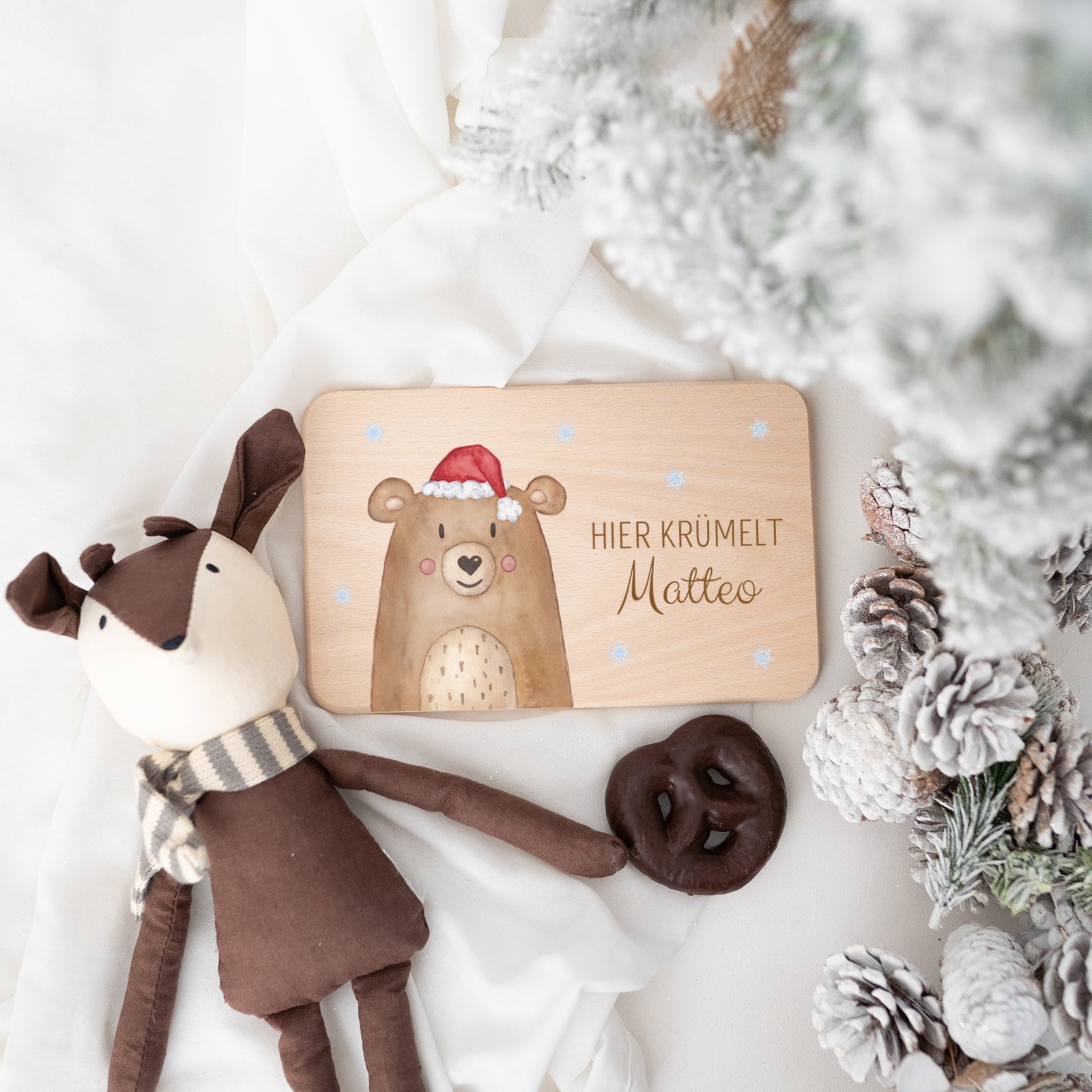 Frühstücksbrett und Emaille Kindertasse personalisiert - Weihnachtsbär bunt - wunderwunsch