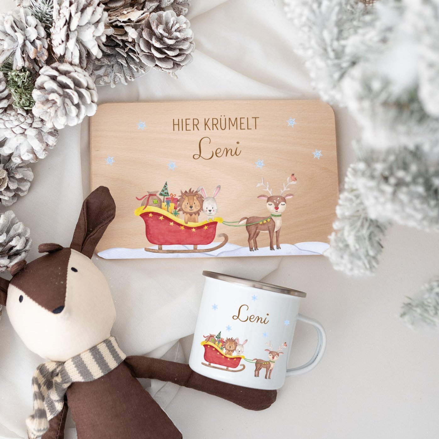 Frühstücksbrett und Emaille Kindertasse personalisiert - Weihnachtsschlitten bunt - wunderwunsch