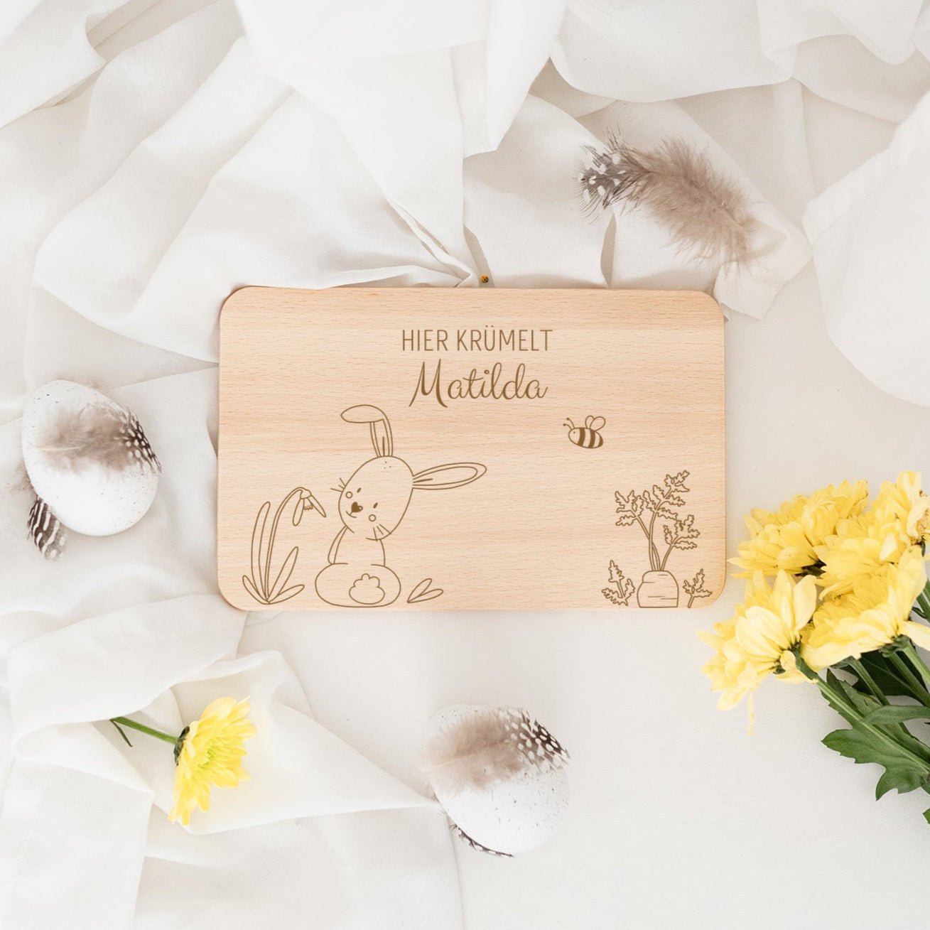Frühstücksbrettchen personalisiert - Osterhase und Eiersuche Gravur - wunderwunsch