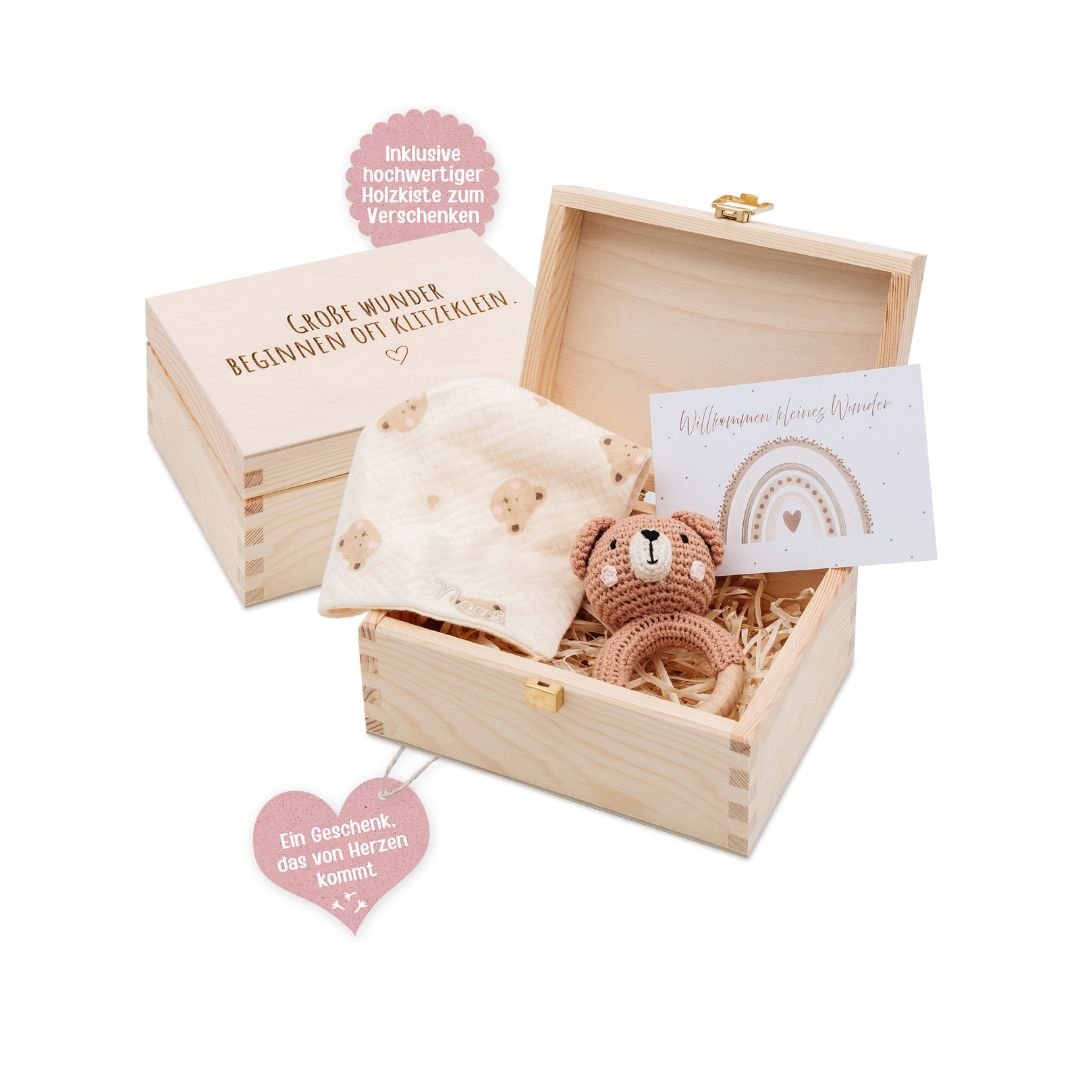 Geschenkbox Geburt - Bär Greifling + Halstuch + Postkarte - wunderwunsch