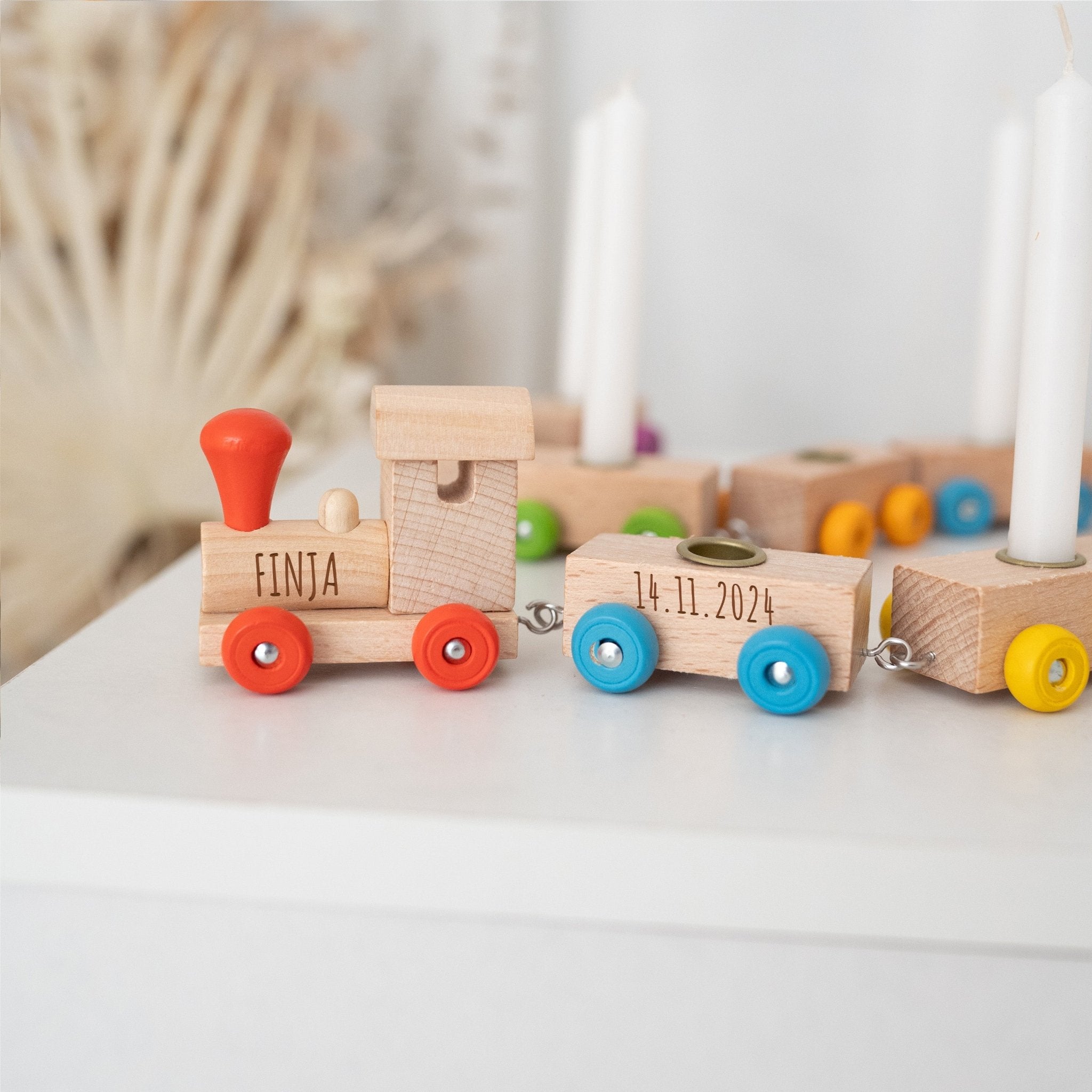 GOKI Geburtstagszug Holz mit bunten Rädern personalisiert - wunderwunsch