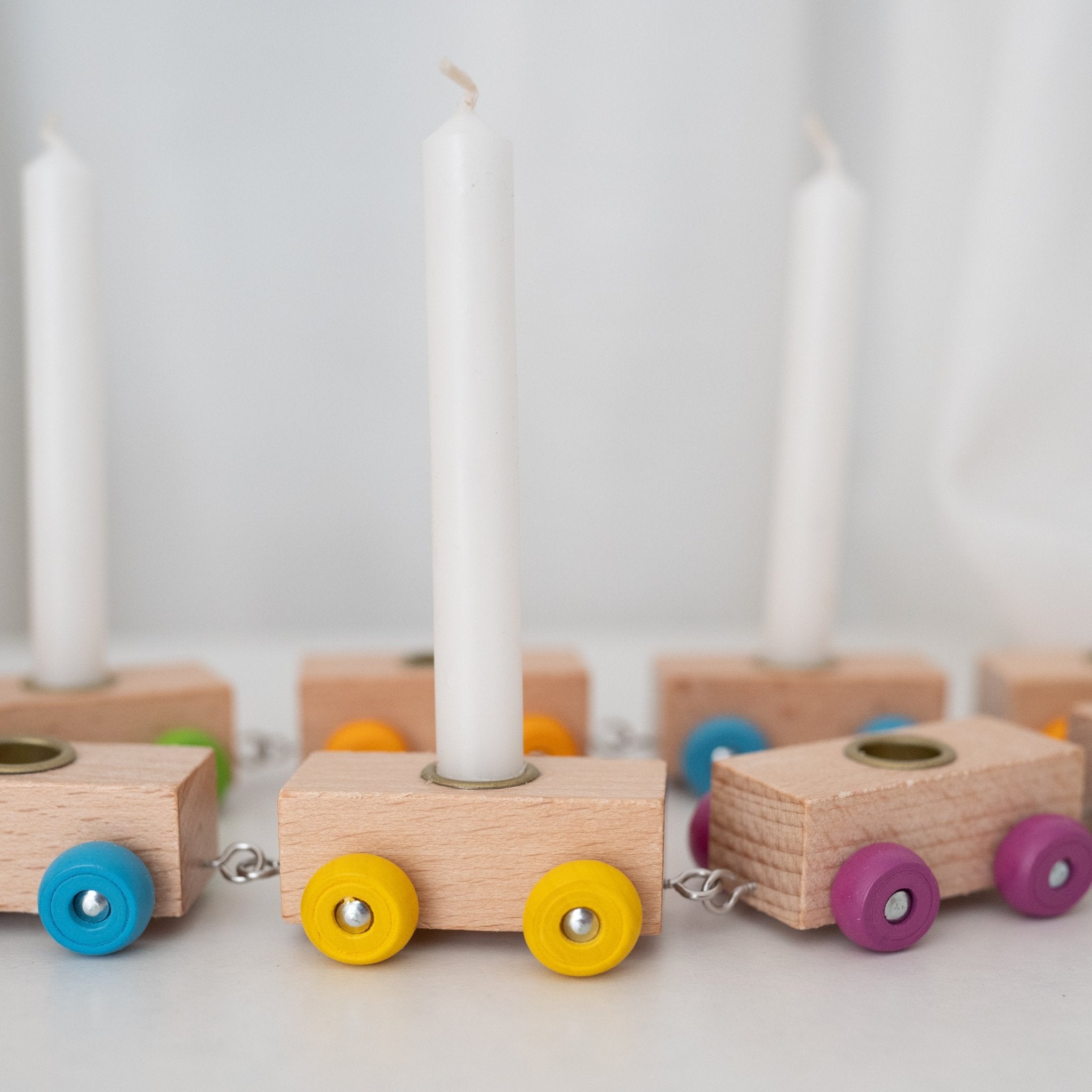 GOKI Geburtstagszug Holz mit bunten Rädern personalisiert - wunderwunsch