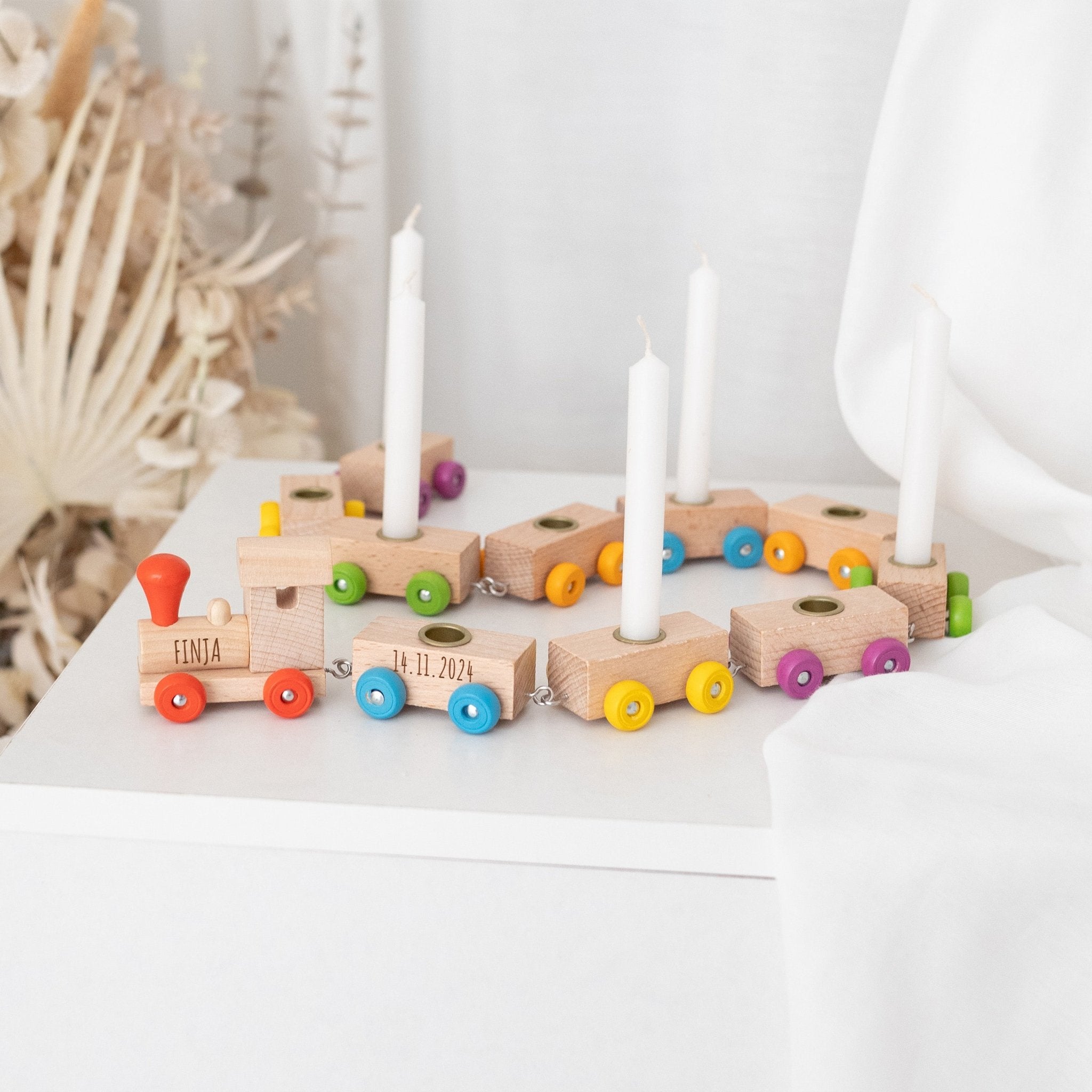 GOKI Geburtstagszug Holz mit bunten Rädern personalisiert - wunderwunsch