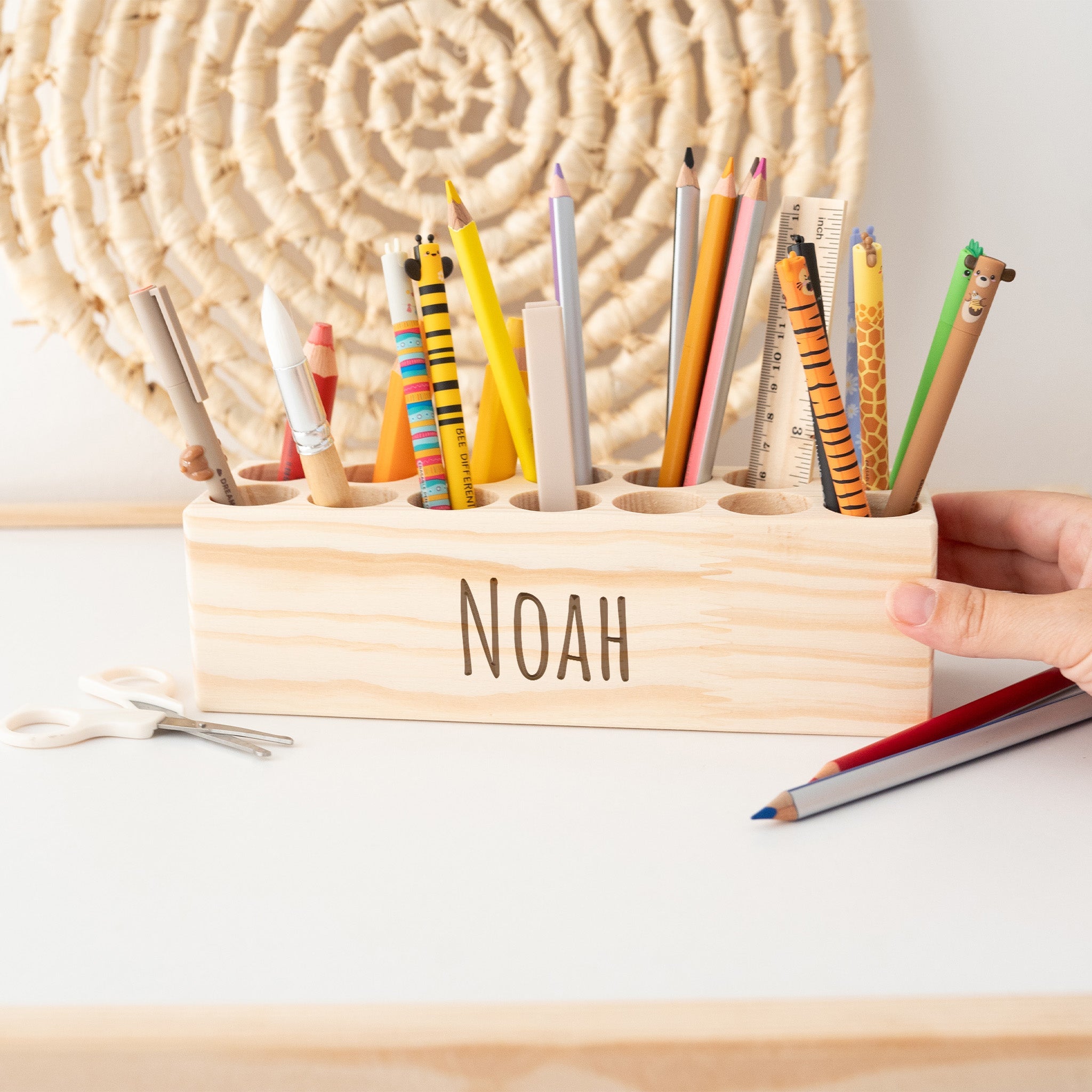 Holz Schreibtisch Organizer mit dicken Löchern personalisierbar - wunderwunsch
