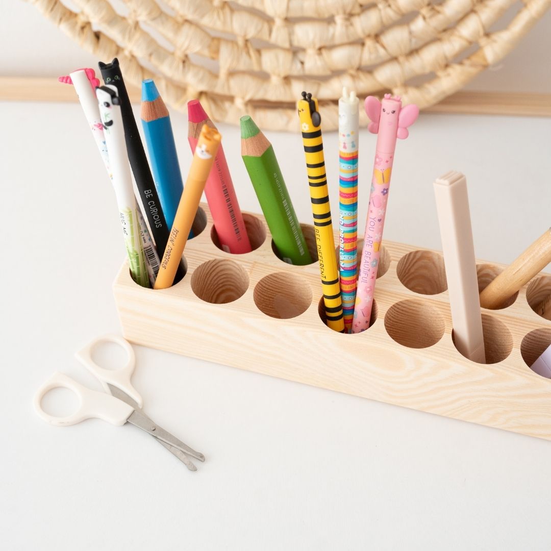 Holz Schreibtisch Organizer mit dicken Löchern personalisierbar - wunderwunsch