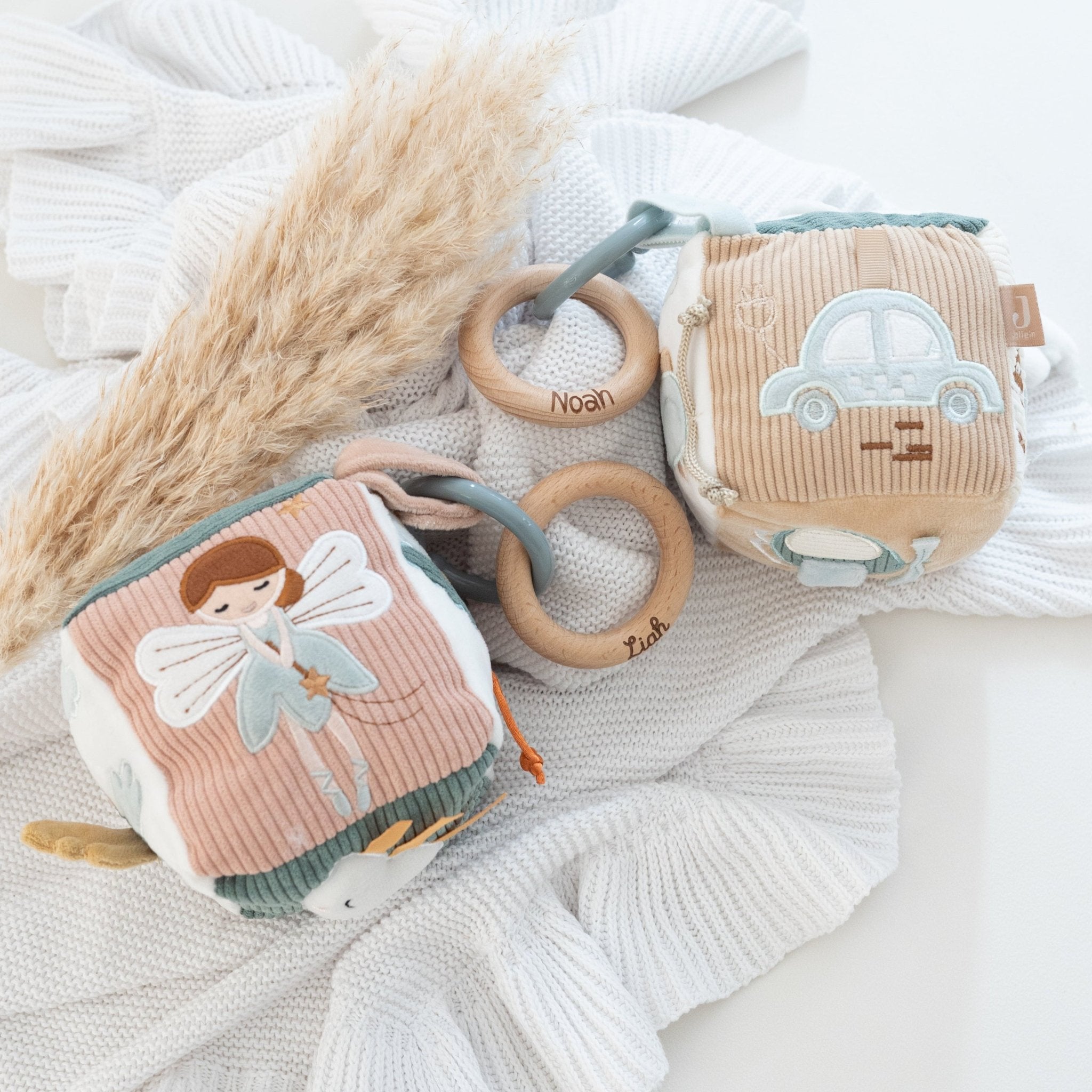 JOLLEIN Aktivitätswürfel Stoff - Fee & Auto - wunderwunsch