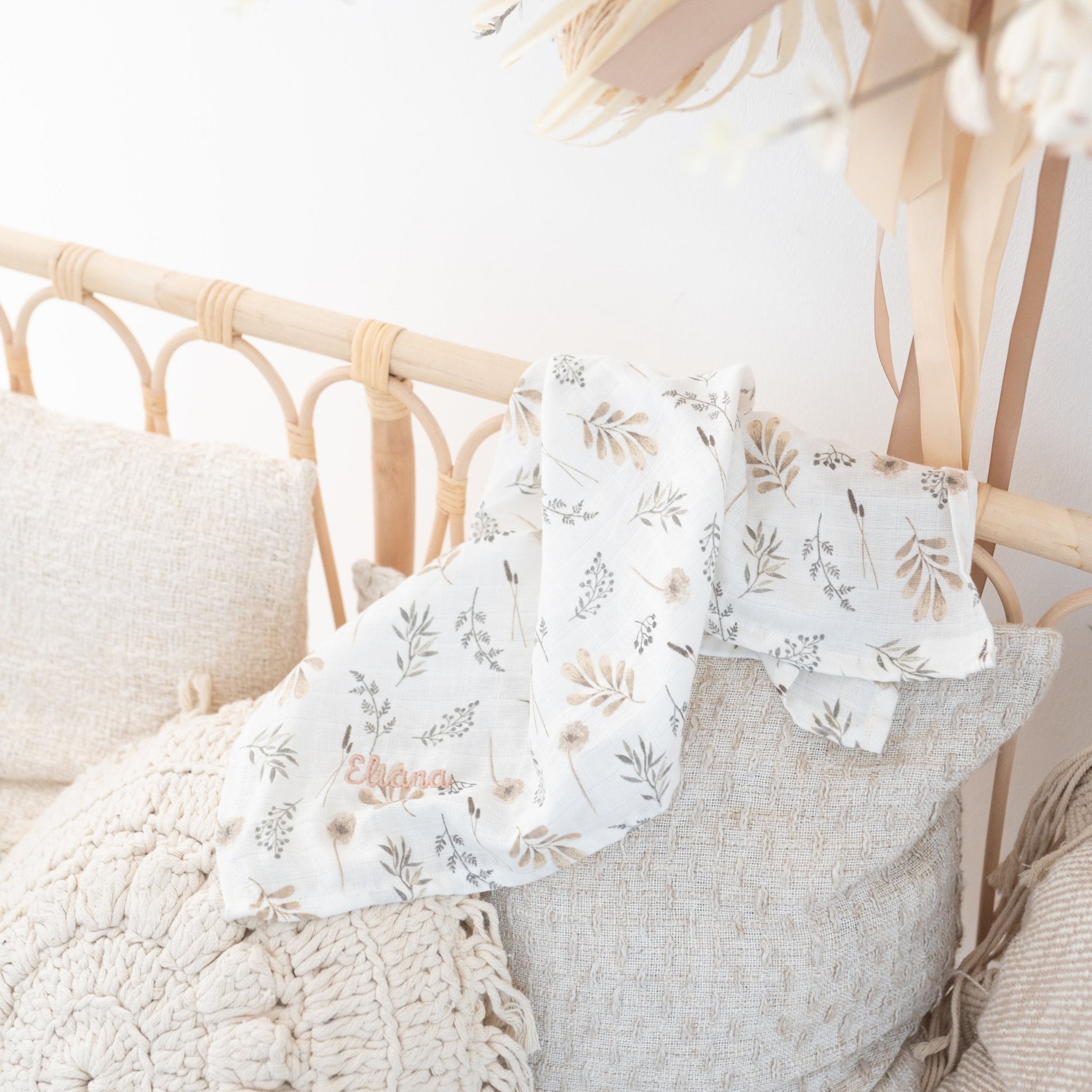 JOLLEIN Musselin Spucktuch für Babys personalisiert - Teddybär, Wildblumen - wunderwunsch