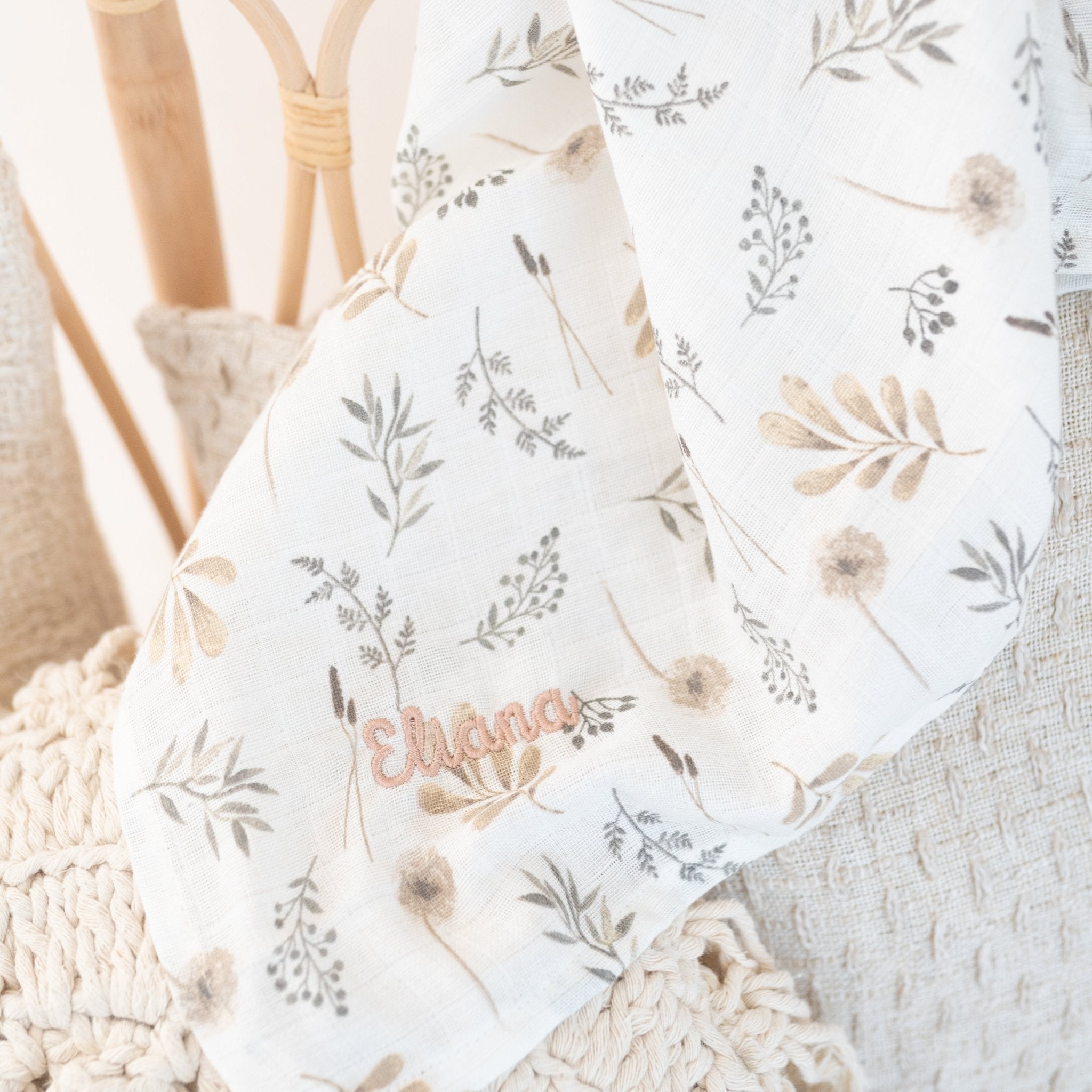 JOLLEIN Musselin Spucktuch für Babys personalisiert - Teddybär, Wildblumen - wunderwunsch