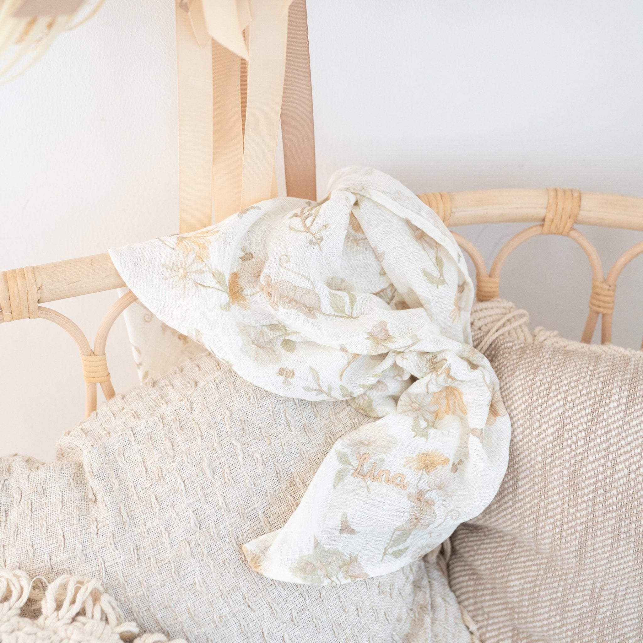 JOLLEIN Musselin Spucktuch für Babys personalisiert - Teddybär, Wildblumen - wunderwunsch