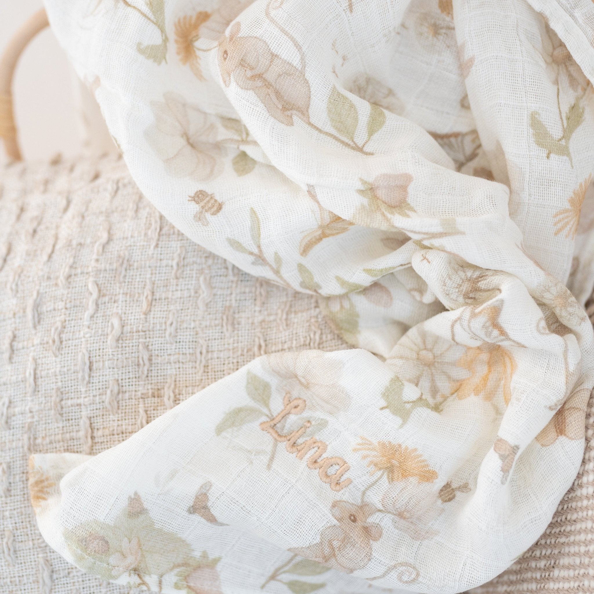 JOLLEIN Musselin Spucktuch für Babys personalisiert - Teddybär, Wildblumen - wunderwunsch