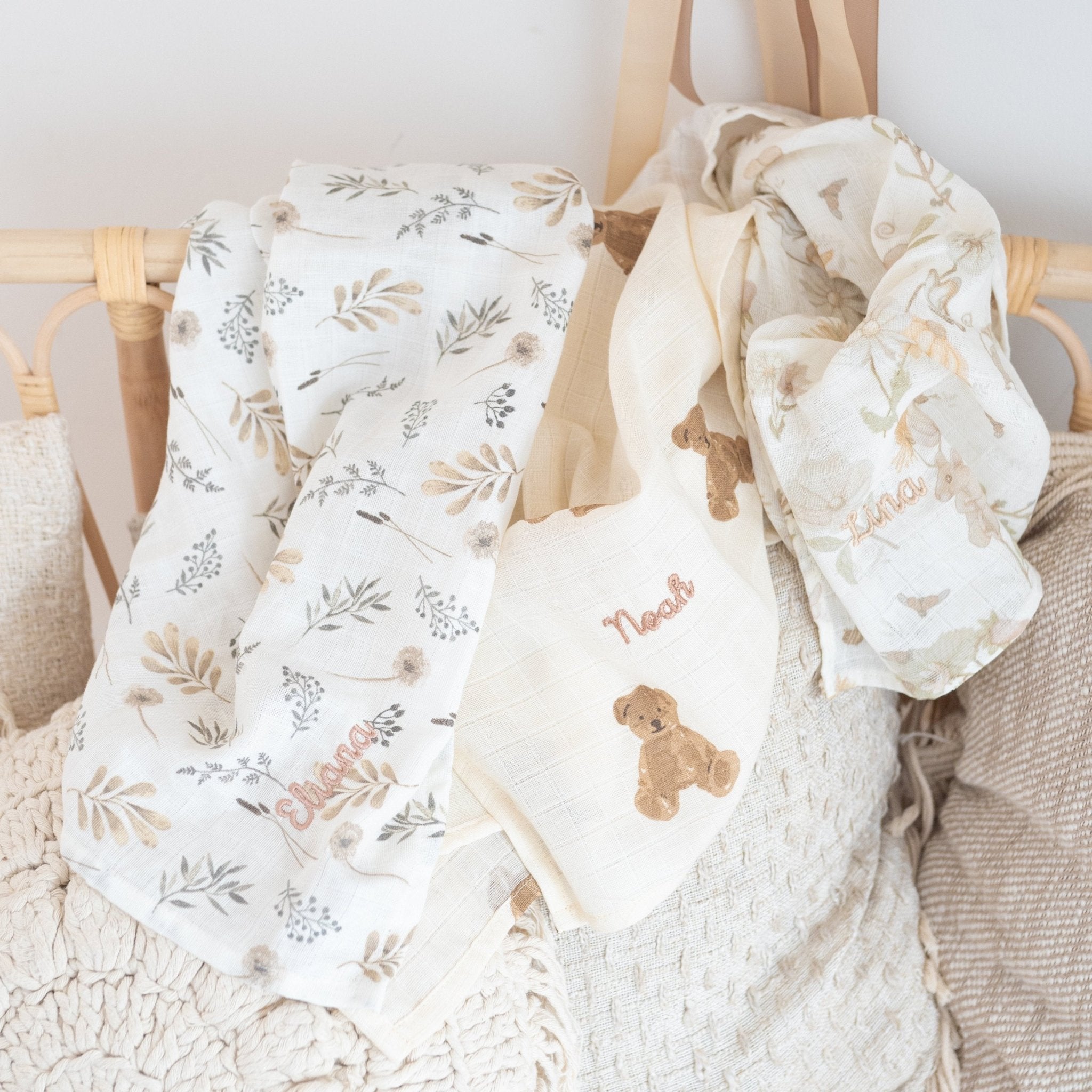 JOLLEIN Musselin Spucktuch für Babys personalisiert - Teddybär, Wildblumen - wunderwunsch