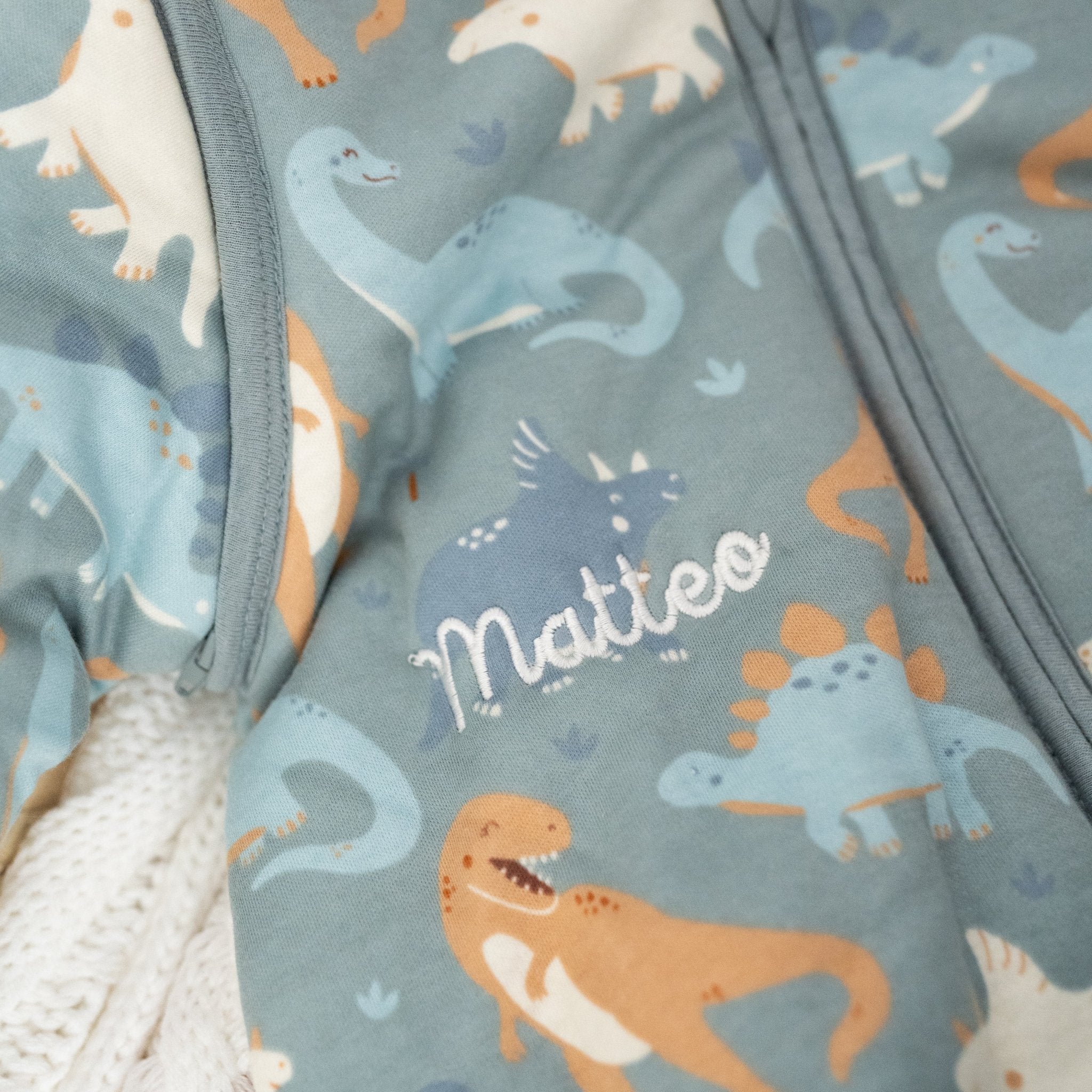 JOLLEIN Schlafsack Baby Dinos personalisiert - wunderwunsch