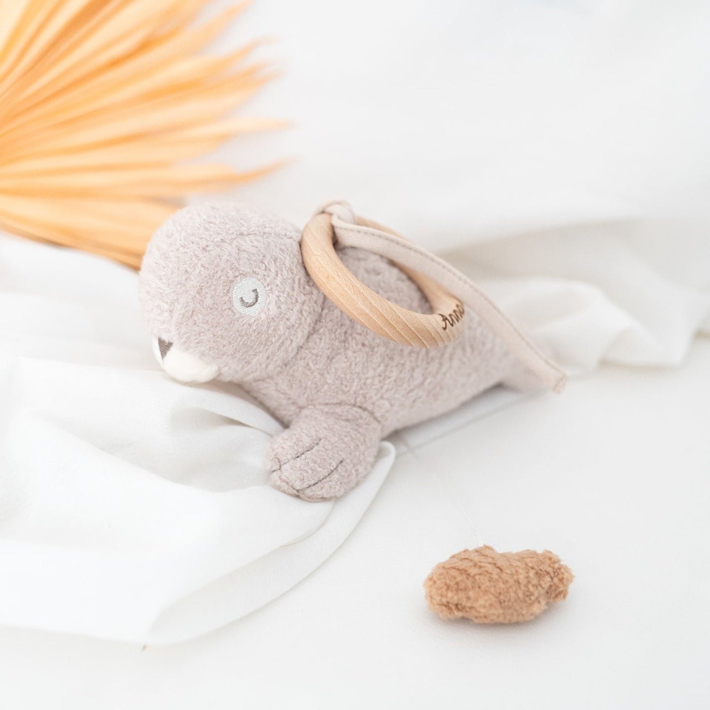 JOLLEIN Spieluhr für Babys personalisiert - Robbe Boucle - wunderwunsch