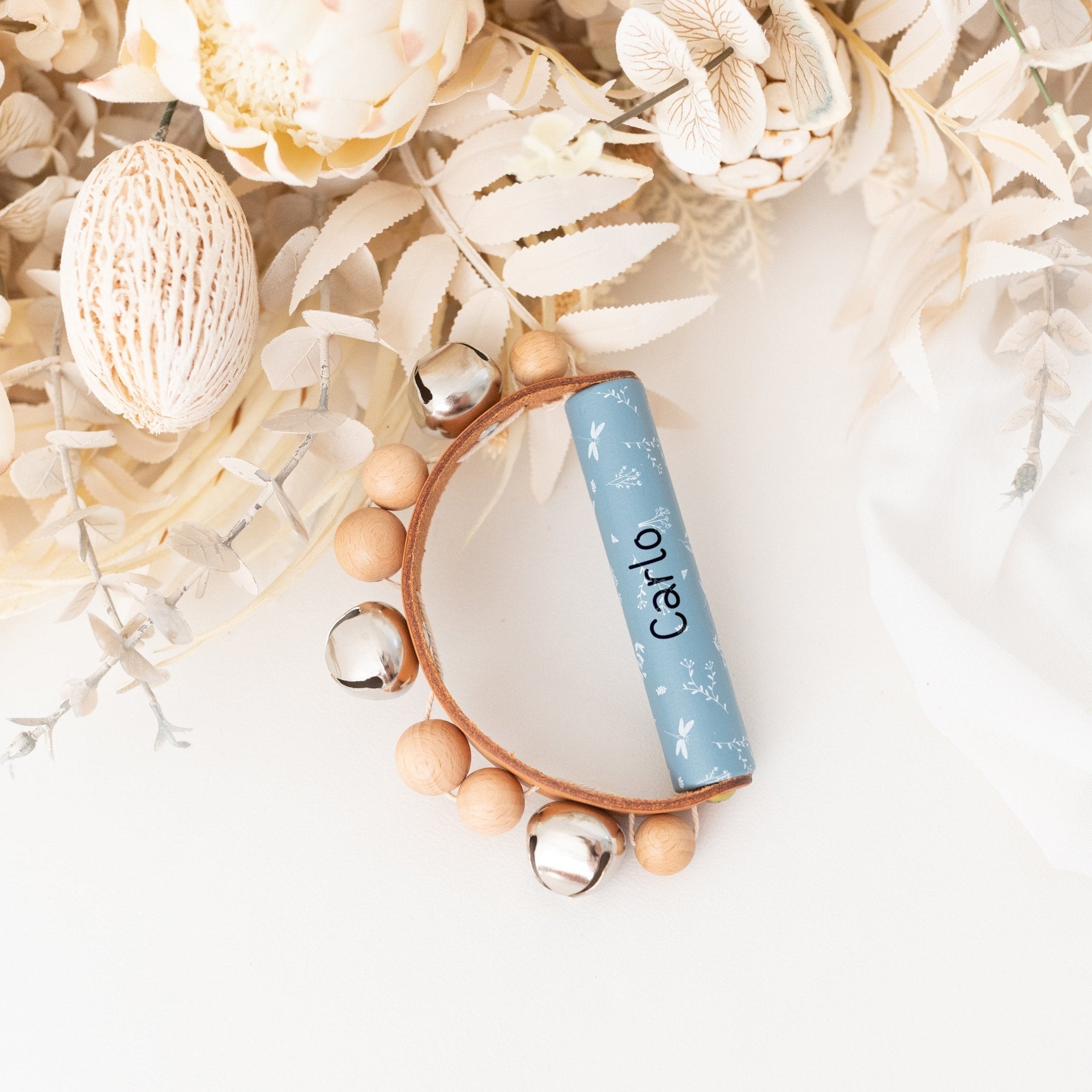 LABEL LABEL Glöckchen Rassel personalisiert - rosa, blau oder nougat - wunderwunsch