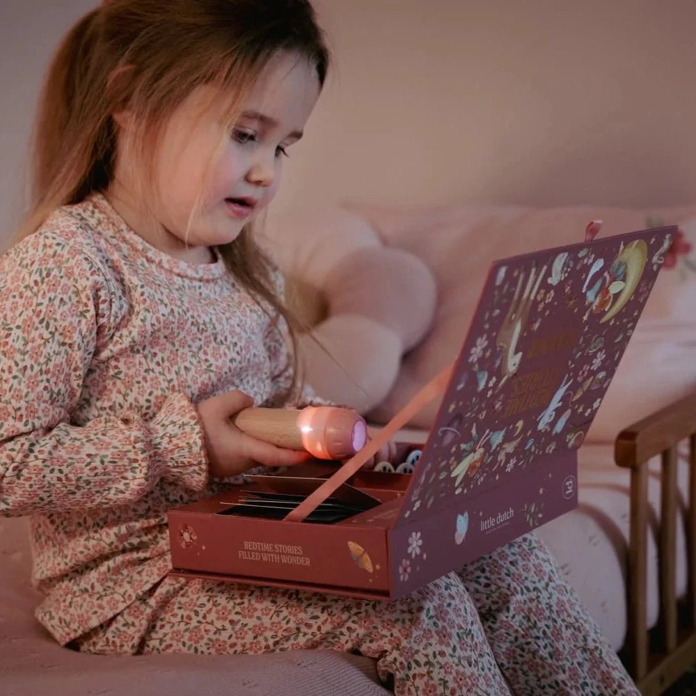 LITTLE DUTCH Geschichten Projektor - Fairy Garden rosa - wunderwunsch