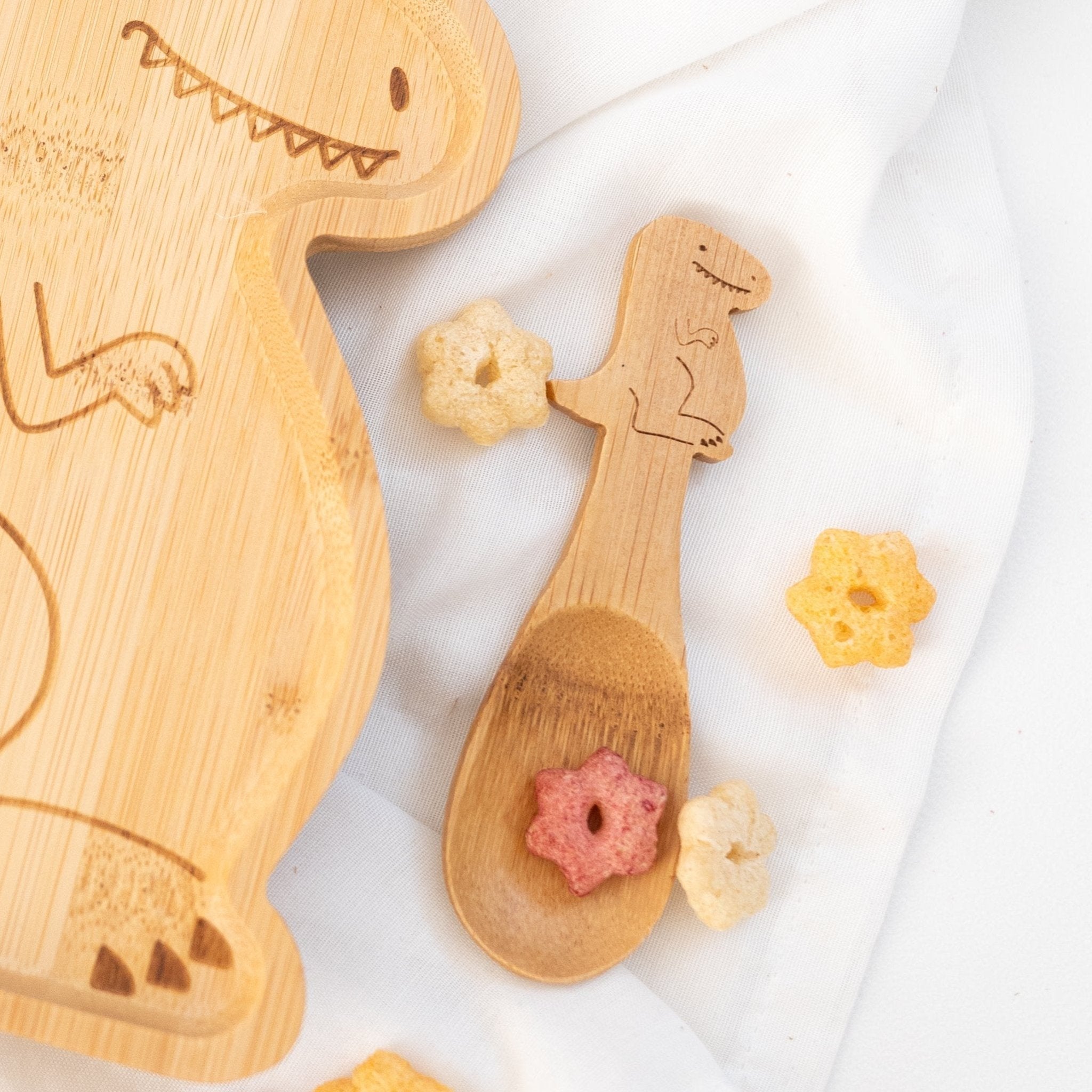 Sass and Belle - Kinderteller mit Kinderlöffel personalisiert - T - Rex - wunderwunsch