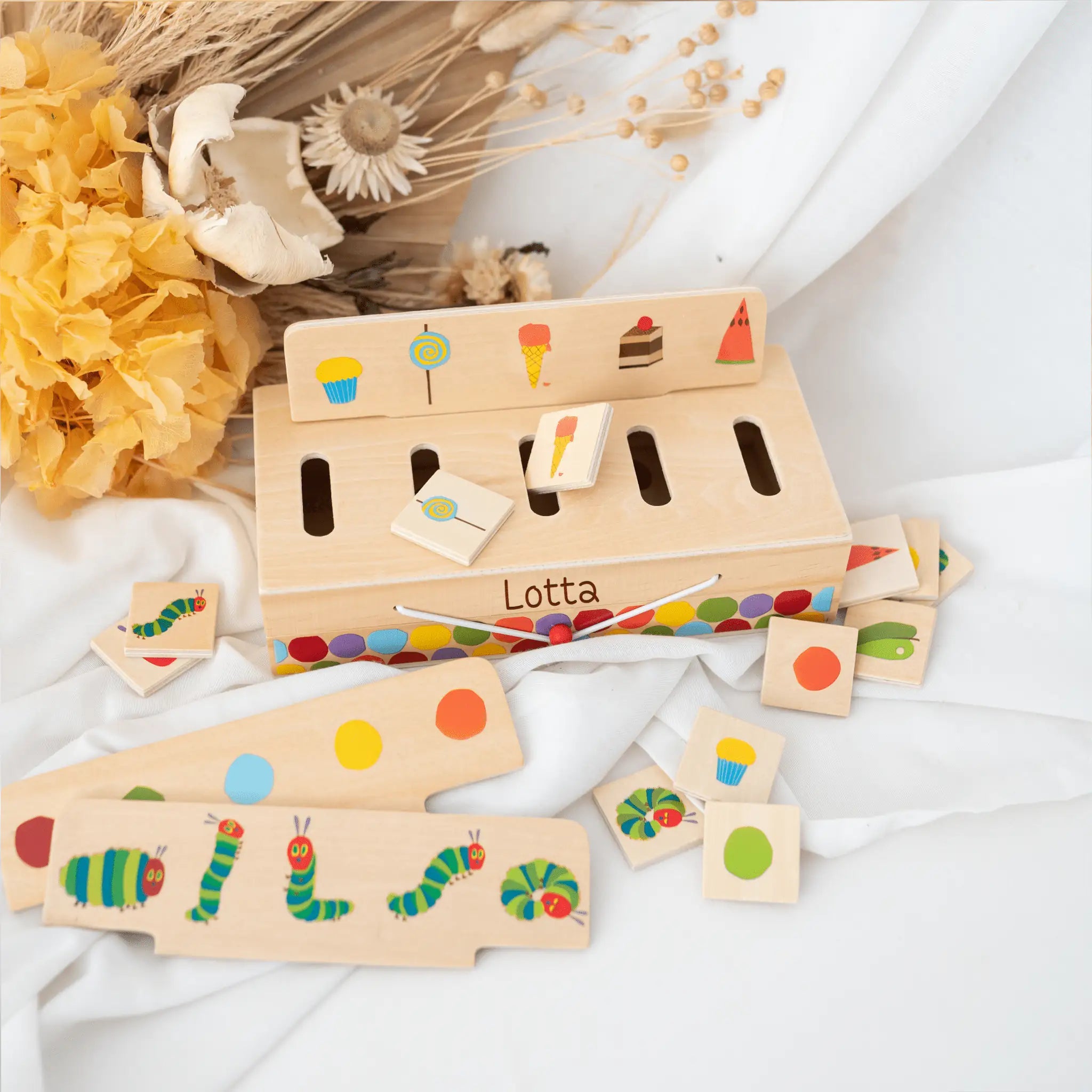SMALL FOOT Bildersortierbox "Raupe Nimmersatt" Holz personalisierbar - wunderwunsch