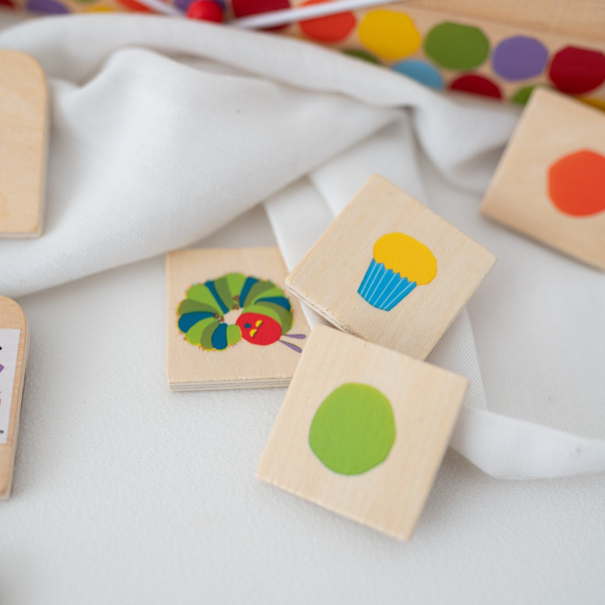 SMALL FOOT Bildersortierbox "Raupe Nimmersatt" Holz personalisiert - wunderwunsch