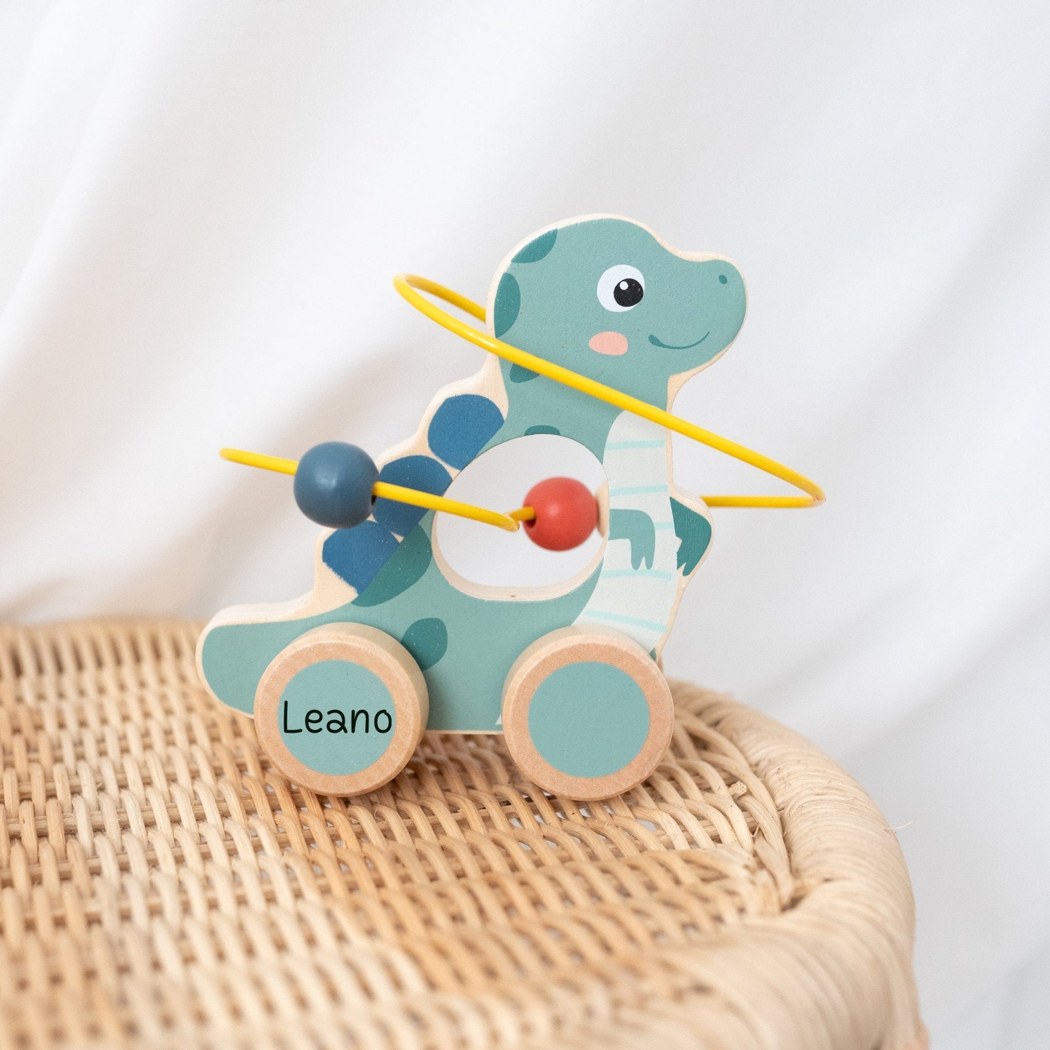 SMALL FOOT Motorikschleife "Dino grün" personalisiert - wunderwunsch