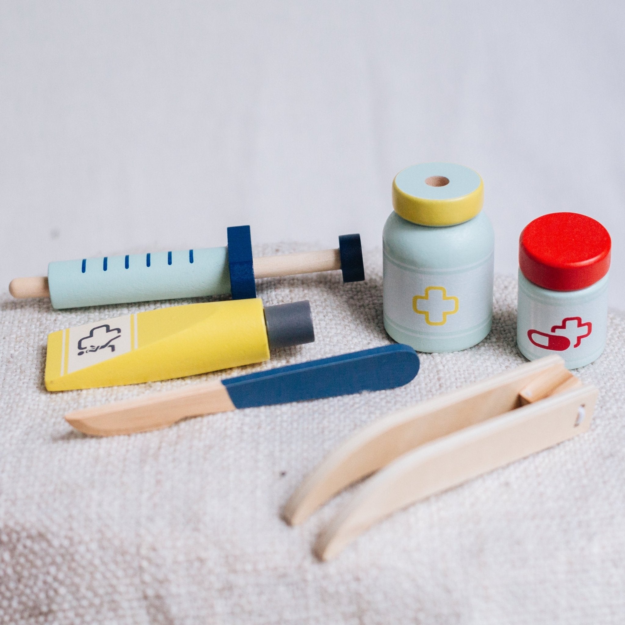 SMALL FOOT Notarztrucksack 18 - teilig - wunderwunsch