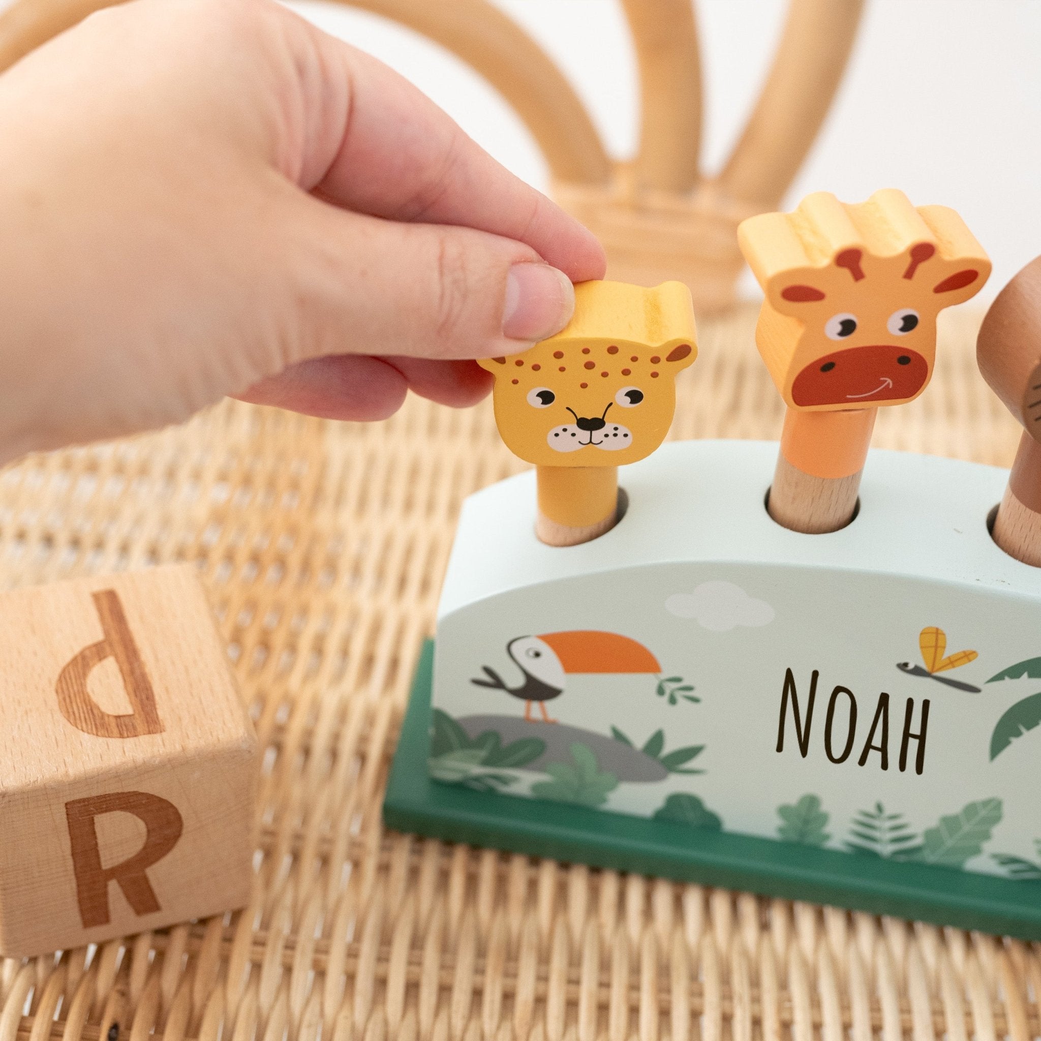 SMALL FOOT Steckspiel hüpfende Tiere personalisierbar - wunderwunsch