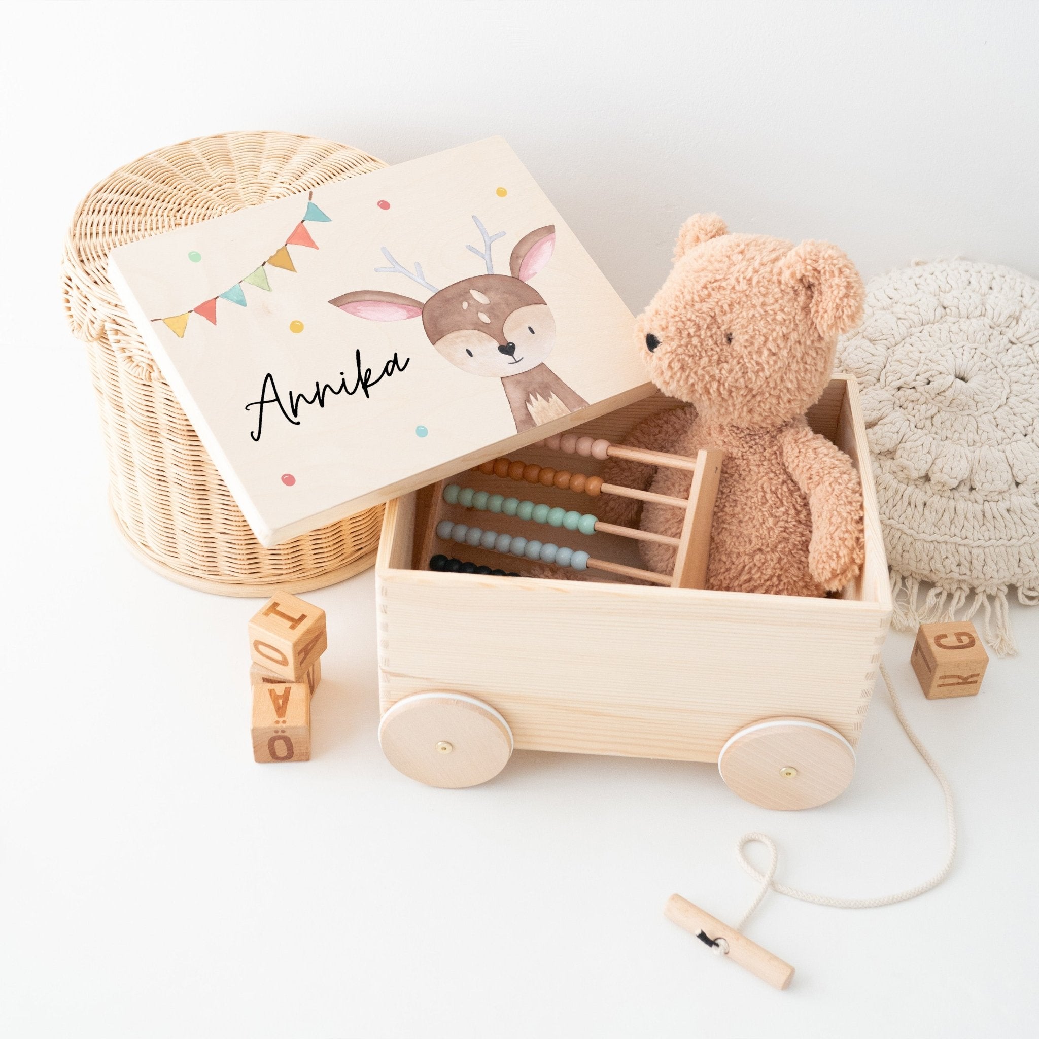 Spielzeugkiste "Tier Girlande" mit Rollen personalisiert - wunderwunsch