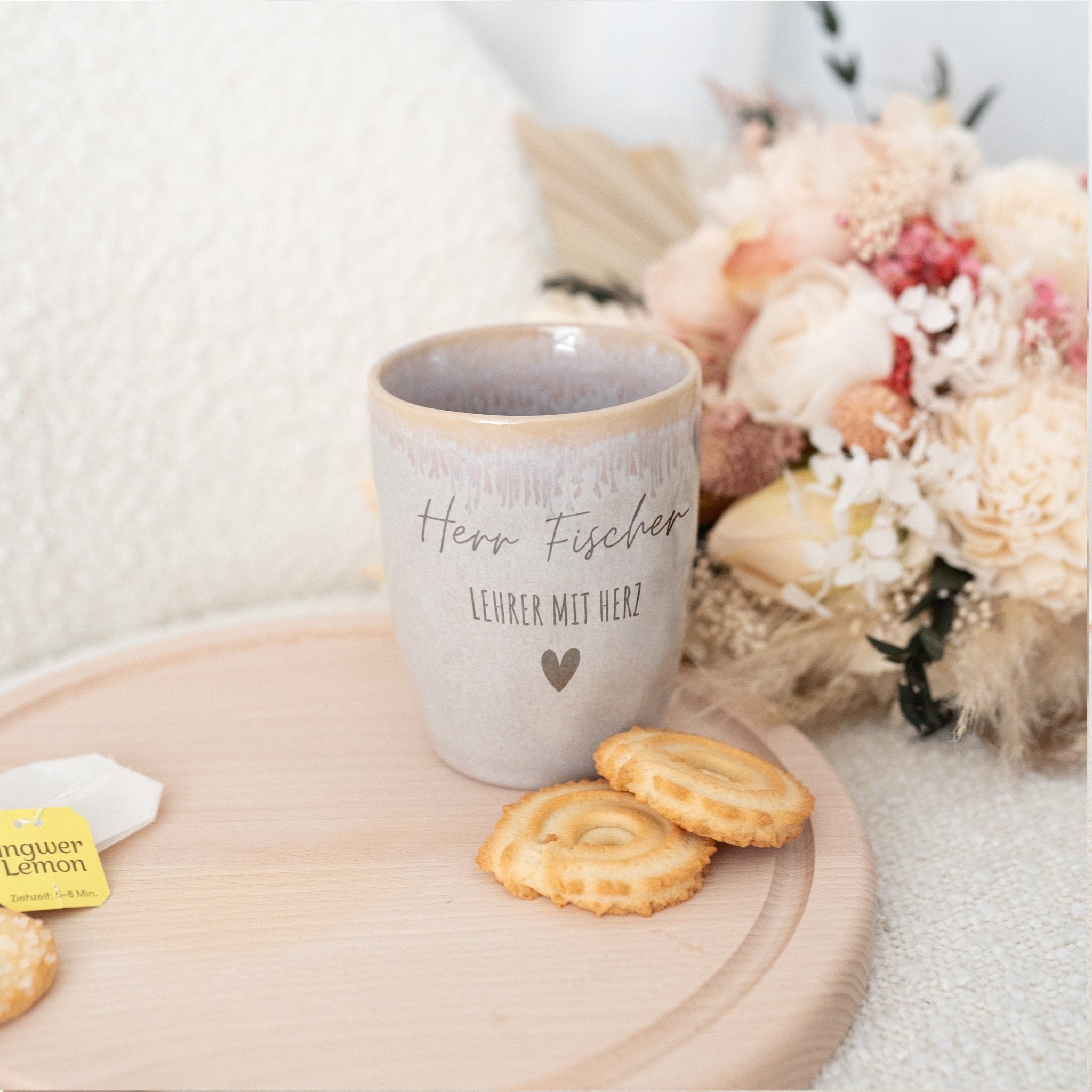 Steingut Becher sand personalisiert - Erzieherin/Lehrerin/Hebamme - wunderwunsch