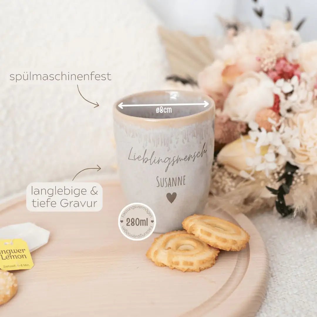 Steingut Becher sand personalisiert - Lieblingsmensch - wunderwunsch
