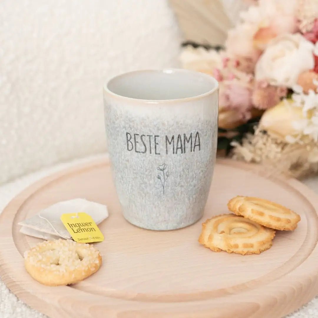 Steingut Becher sand personalisiert - Name Blume - wunderwunsch