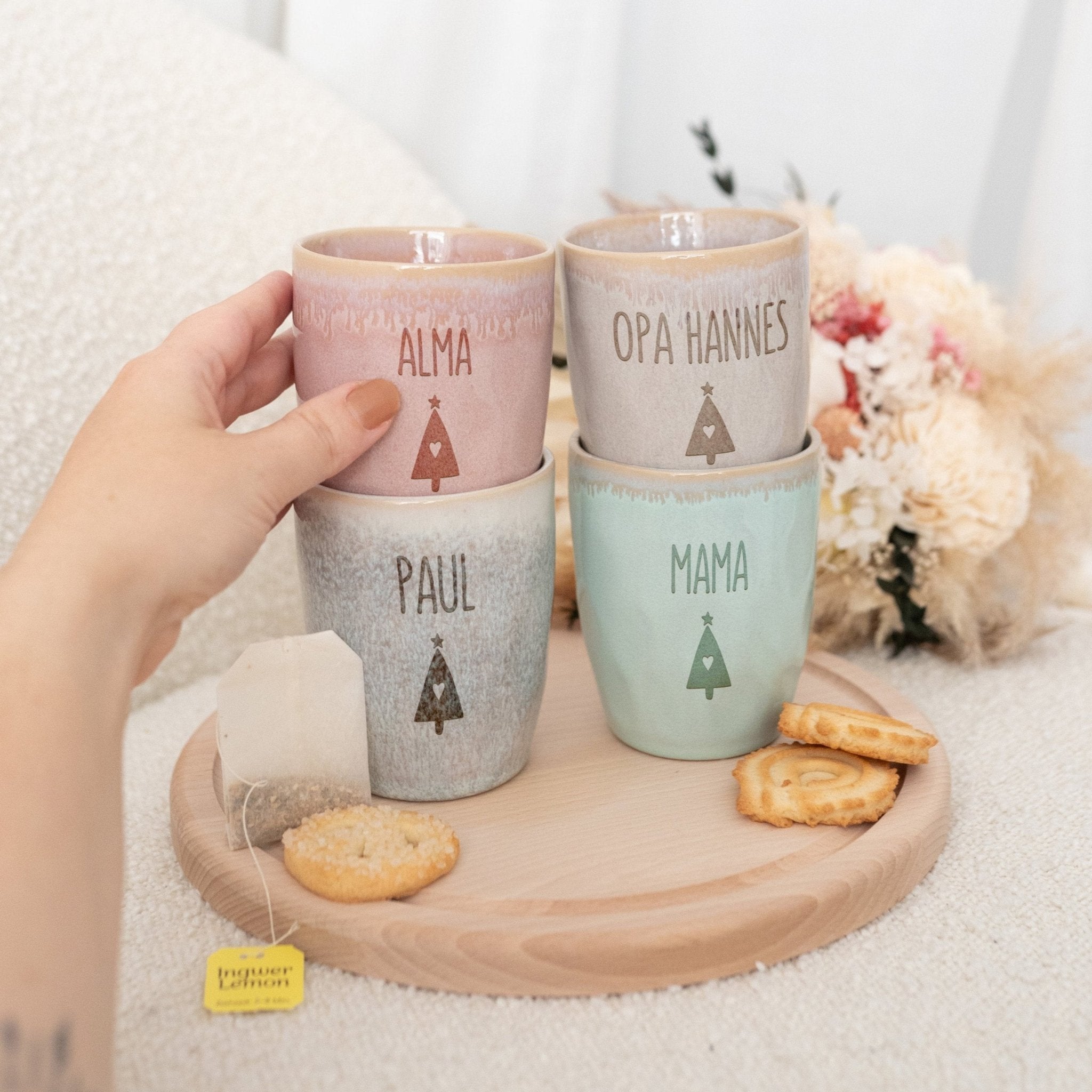 Steingut Becher sand personalisiert - Name Weihnachtsbaum - wunderwunsch