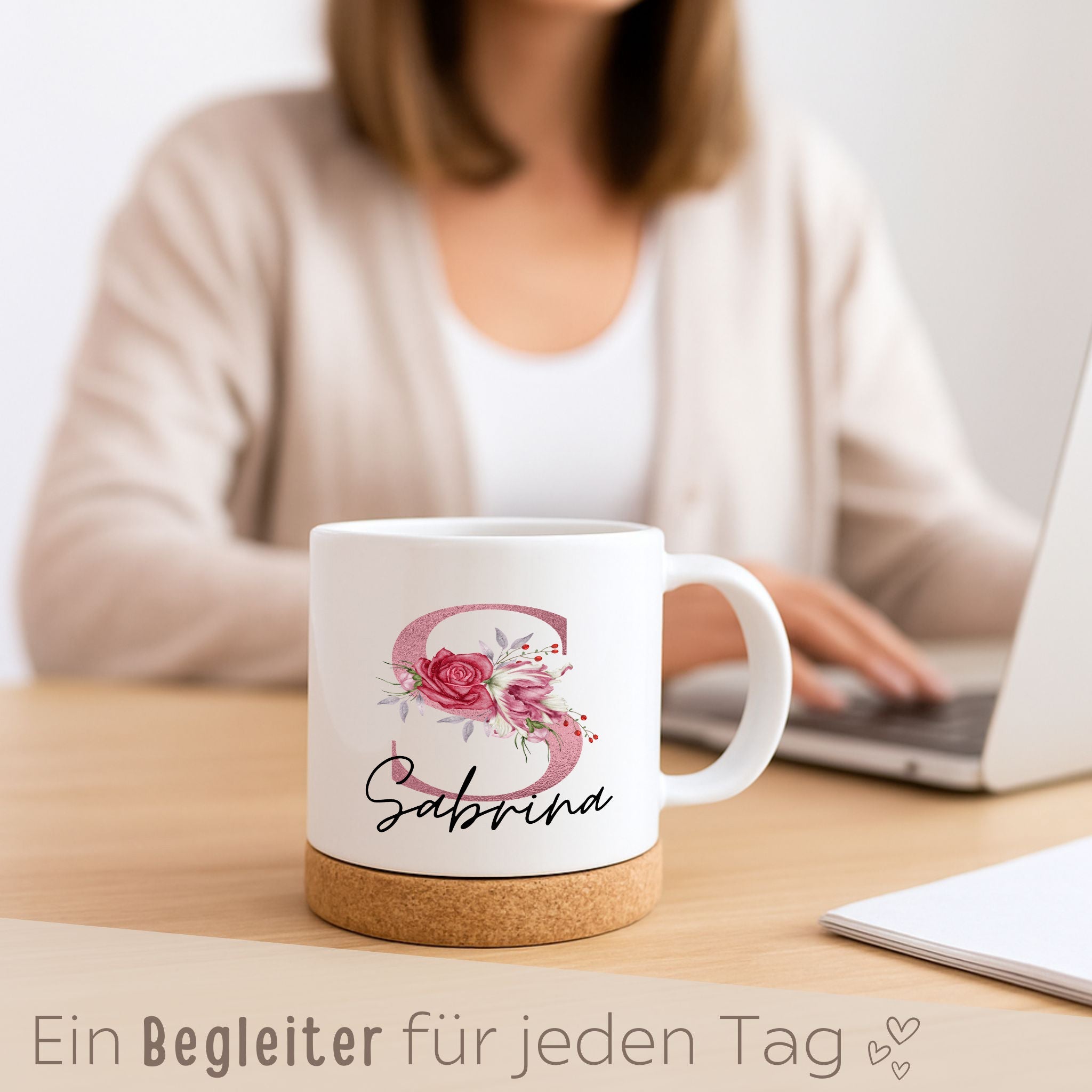 Tasse mit Korkboden - Initial Buchstabe Blumen - wunderwunsch
