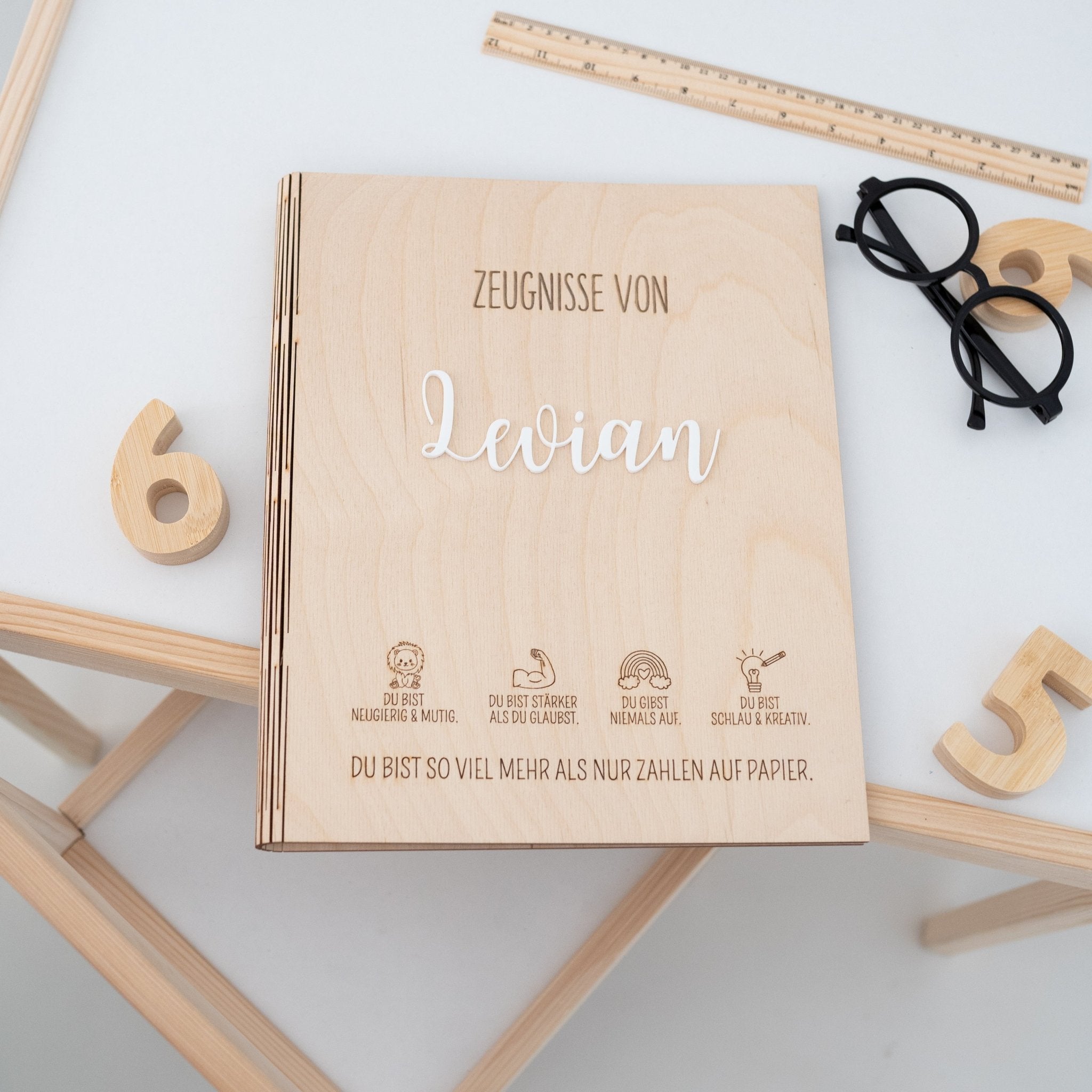 Zeugnismappe Holz personalisiert - Du bist so viel mehr - wunderwunsch