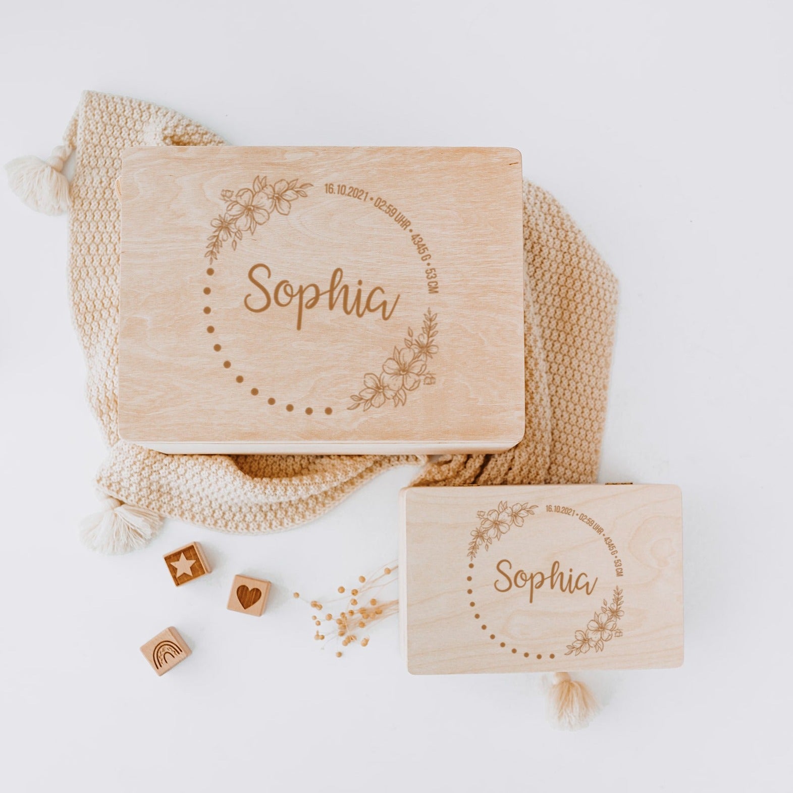 Erinnerungsbox Baby personalisiert - Blumenkranz Gravur