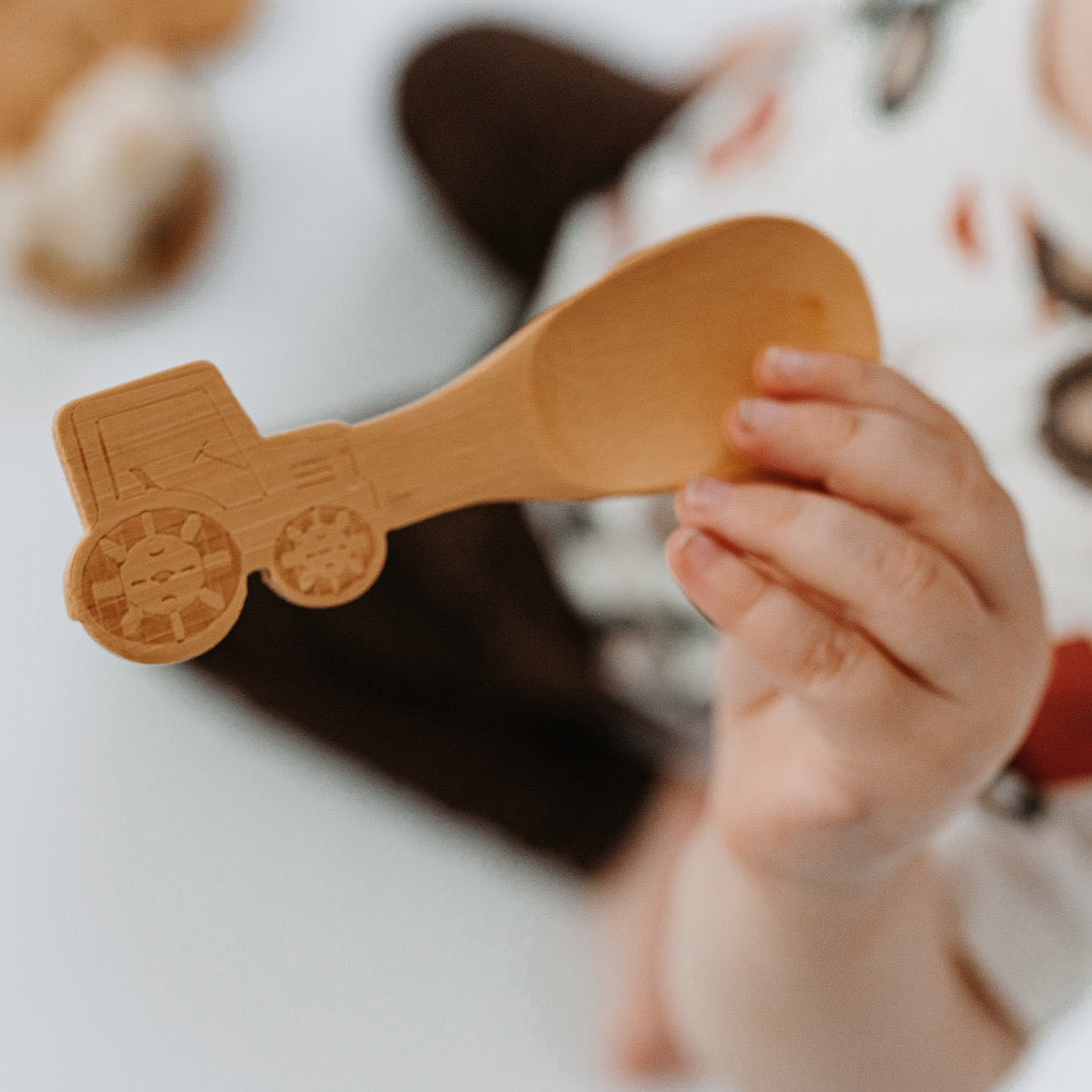 Kinderteller mit Kinderlöffel personalisiert - Traktor