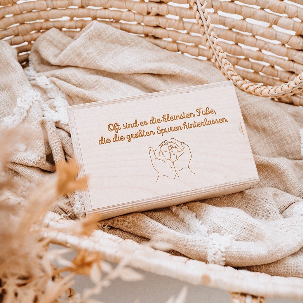Geschenkbox für Babys personalisiert - Greifling, Rassel, Babybürste und Schnullerkette - wunderwunsch