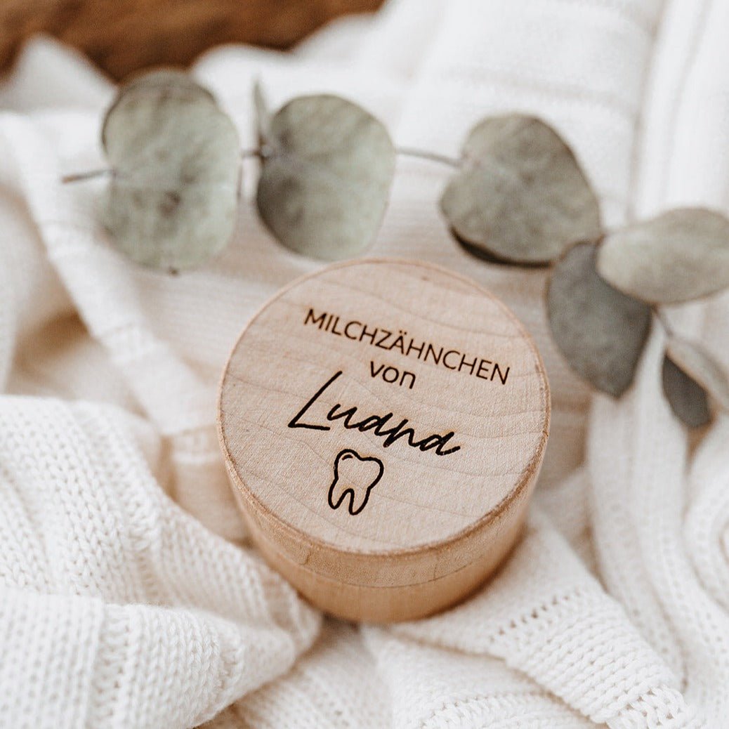 Milchzahndose Holz personalisiert - Regenbogen, Zahn, Zweig Gravur - wunderwunsch