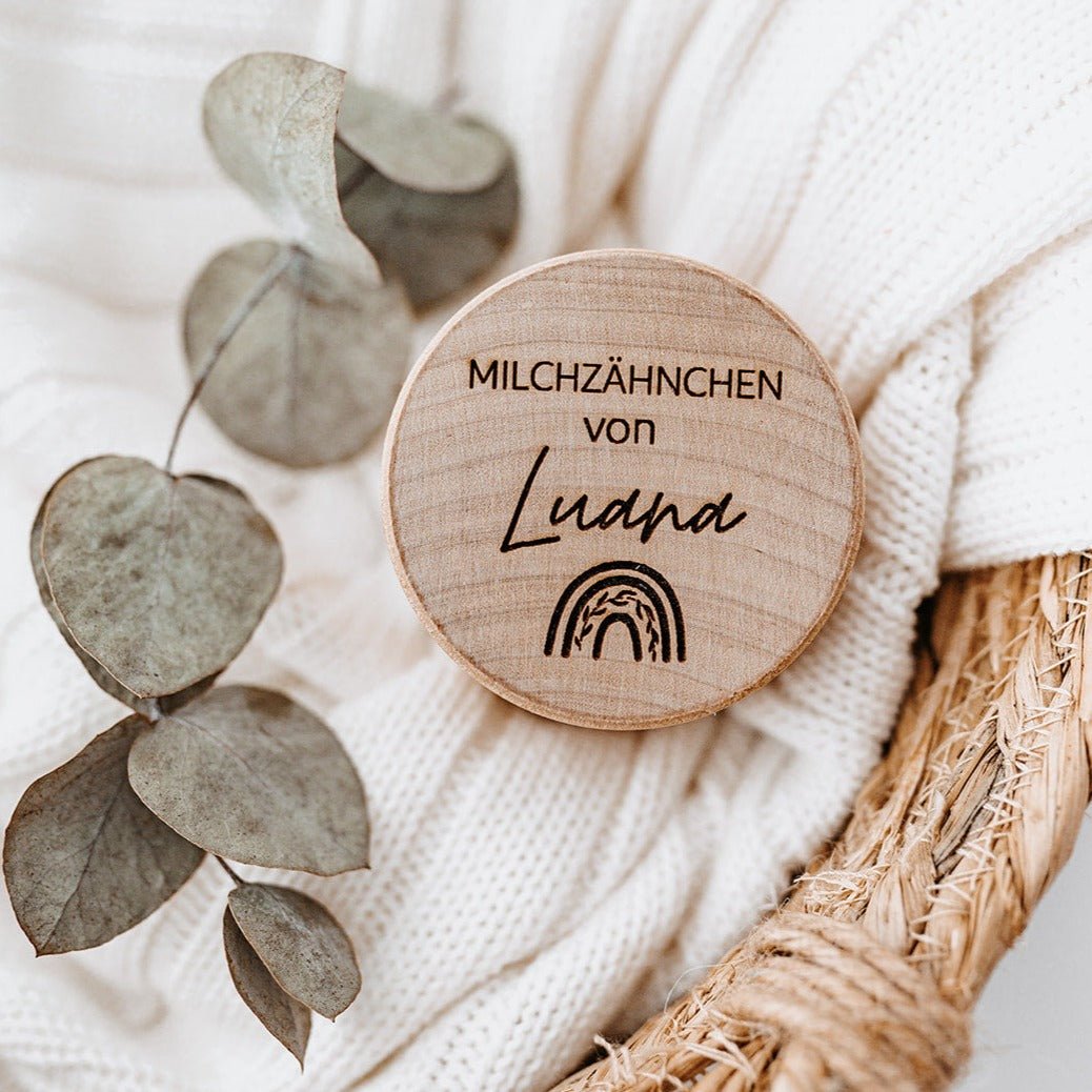 Milchzahndose Holz personalisiert - Regenbogen, Zahn, Zweig Gravur - wunderwunsch
