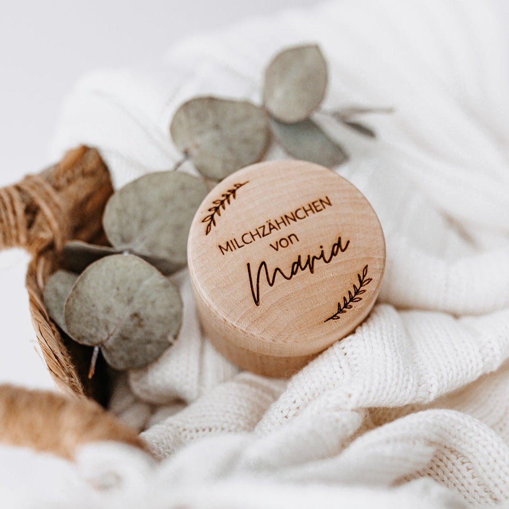 Milchzahndose Holz personalisiert - Regenbogen, Zahn, Zweig Gravur - wunderwunsch
