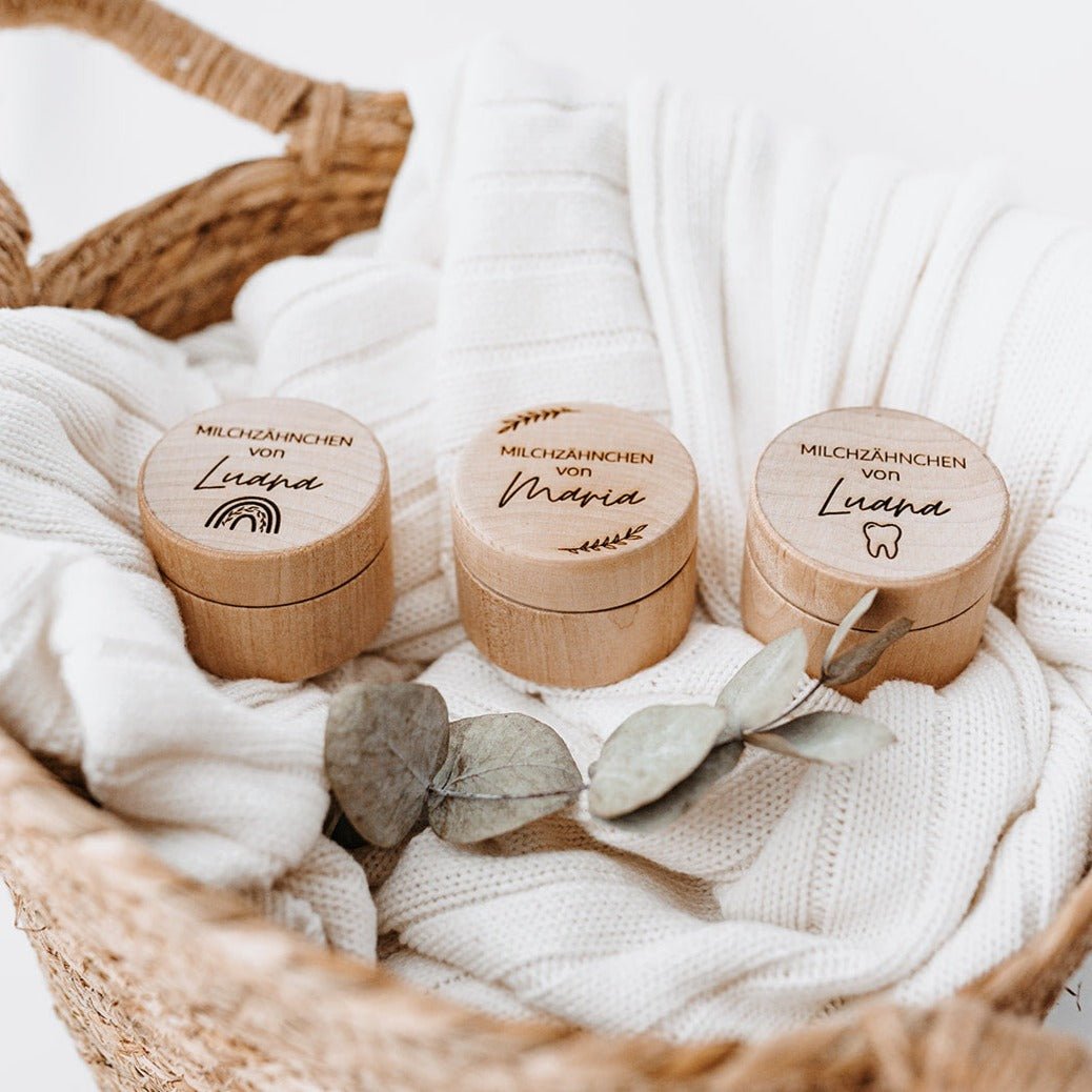 Milchzahndose Holz personalisiert - Regenbogen, Zahn, Zweig Gravur - wunderwunsch