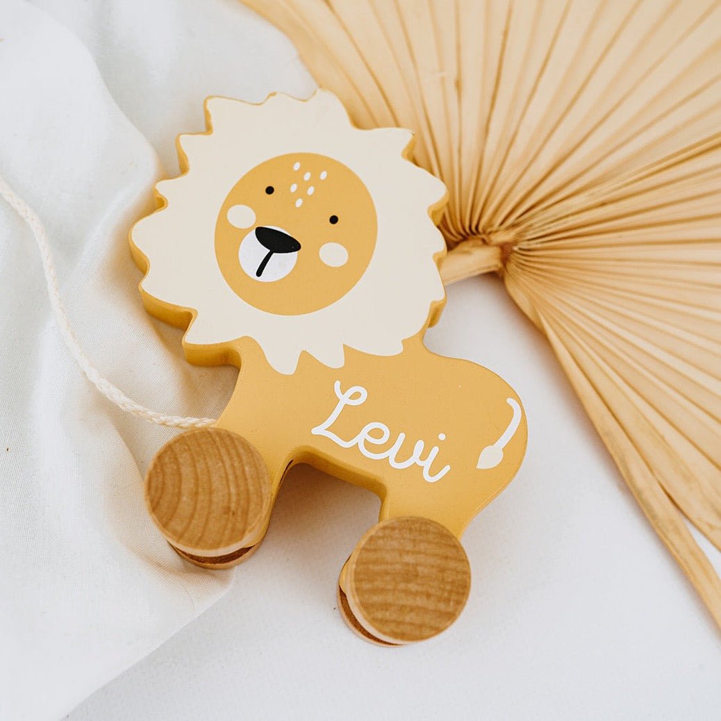TRYCO Nachziehtier Löwe Holz personalisiert - wunderwunsch