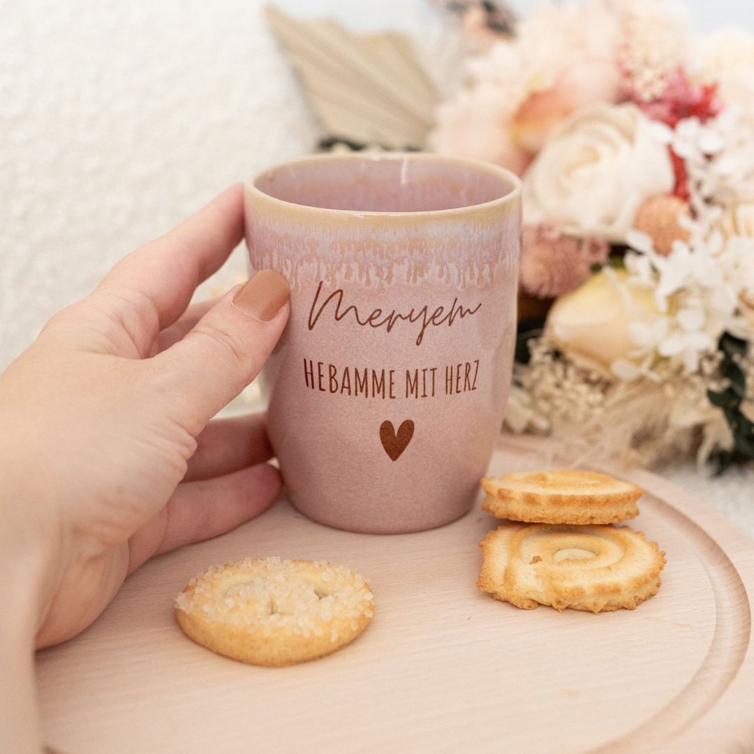 Steingut Becher sand personalisiert - Erzieherin/Lehrerin/Hebamme