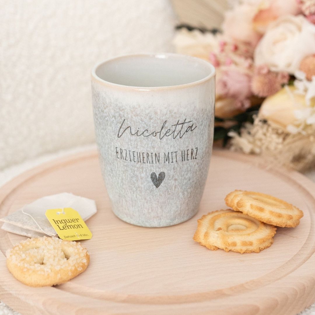 Steingut Becher sand personalisiert - Erzieherin/Lehrerin/Hebamme