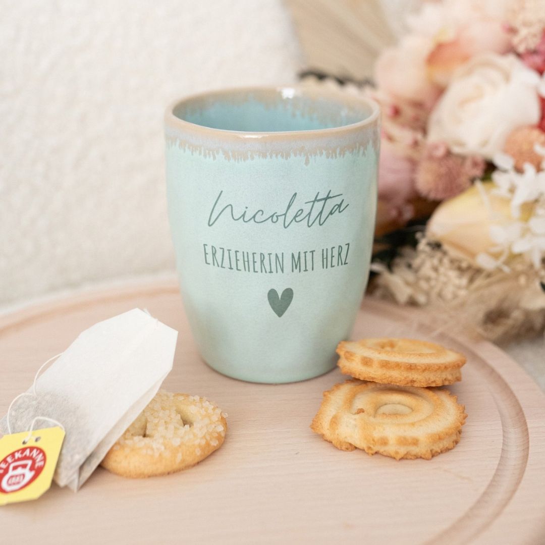 Steingut Becher sand personalisiert - Erzieherin/Lehrerin/Hebamme